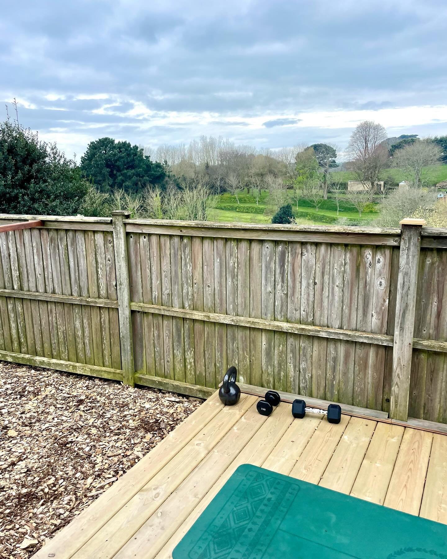 Spring is officially here 💚

Today has made me so excited for these brighter mornings, lighter evenings and lots more PT sessions on the deck with this view, listening to the birds merrily tweeting 🐦 
I even had my lunch alfresco today! 🥗 Things a