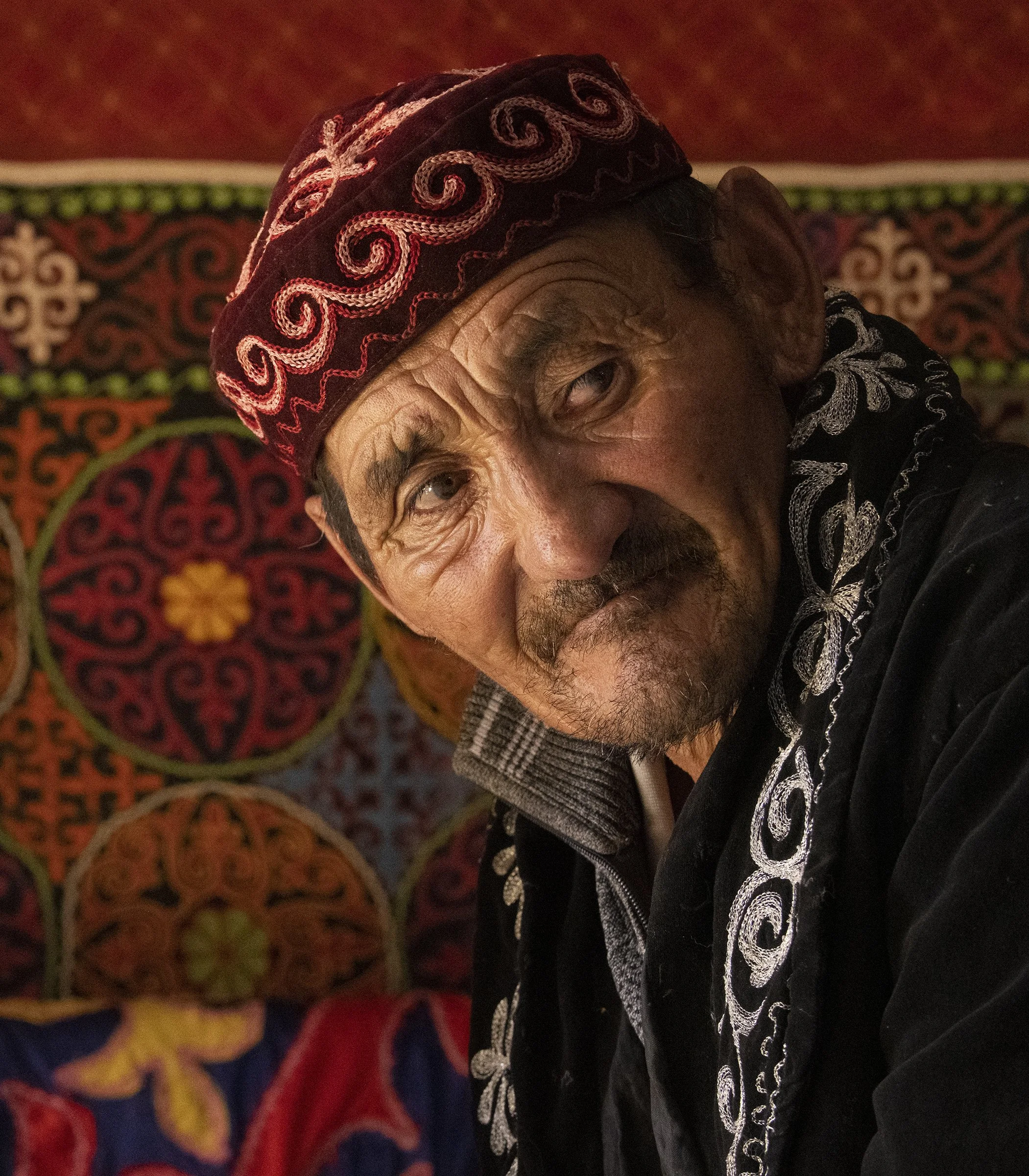 Sagsai eagle hunter father 7979.jpg