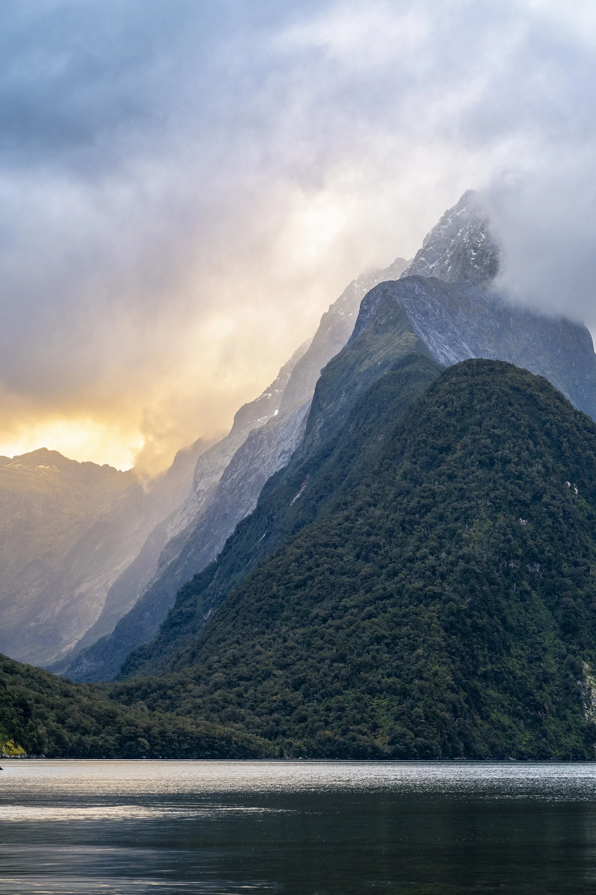 Milford Sound foggy mtn4868-HDR.jpg