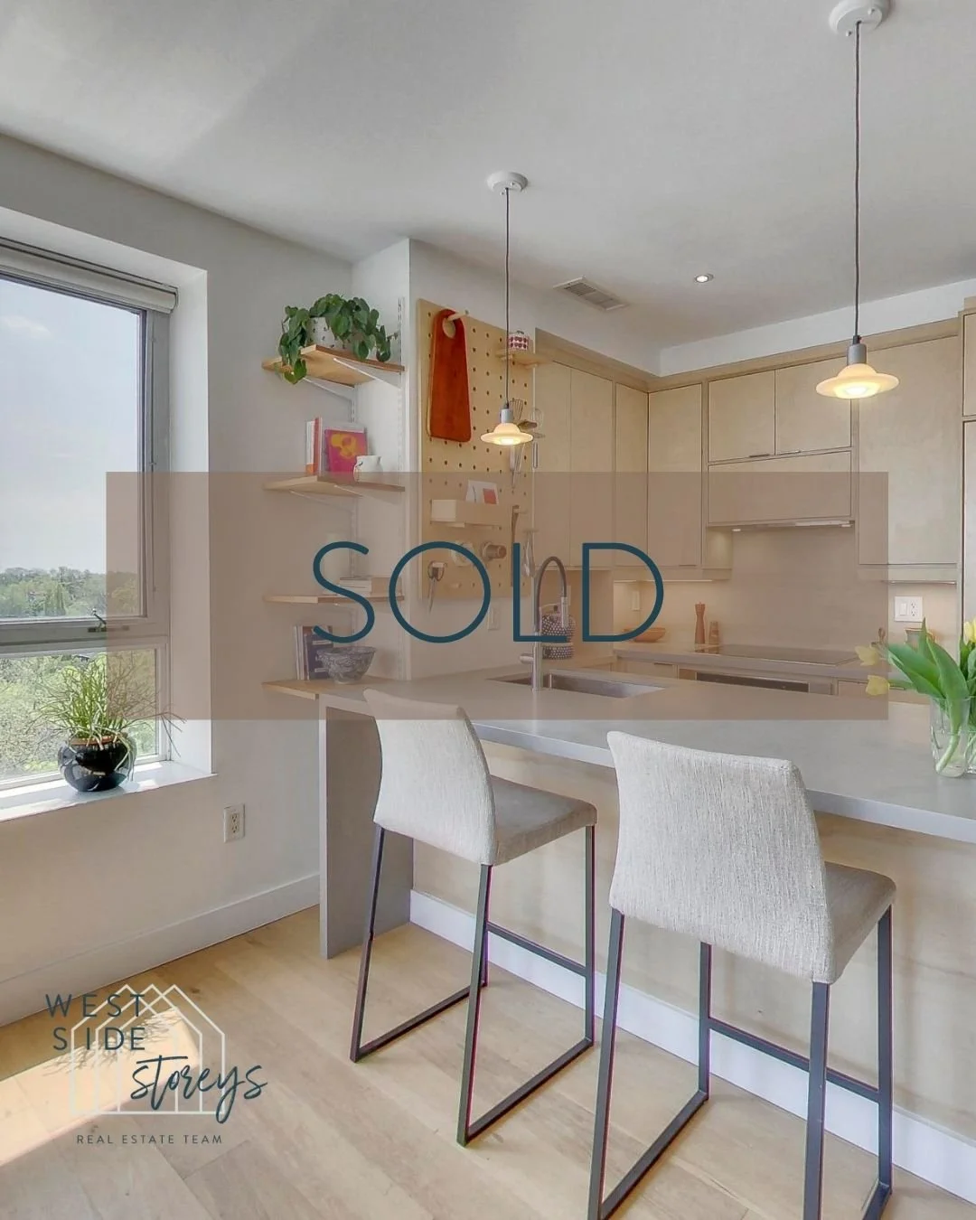 SOLD firm at the Glenlake building! Congratulations to our amazing sellers who were so much fun to work &amp; the lucky buyers who will get to enjoy this renovated corner unit. 

#sold #highpark #junction #condostoronto