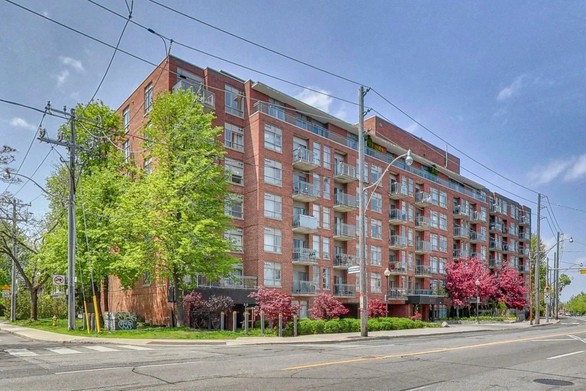 West Bend Toronto condo for sale