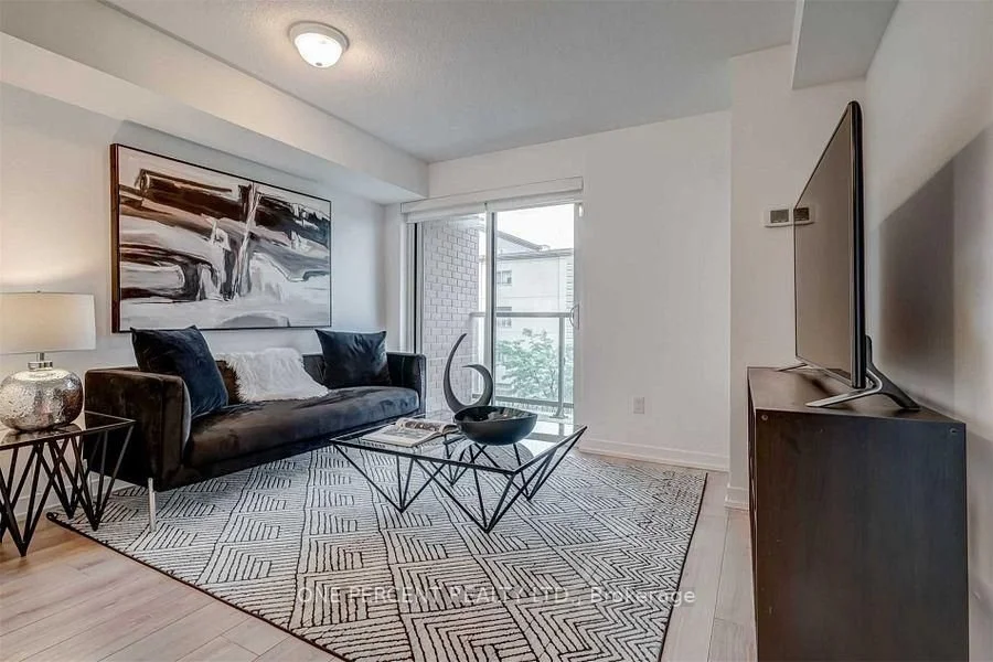 1420 Dupont - living room 2.jpeg