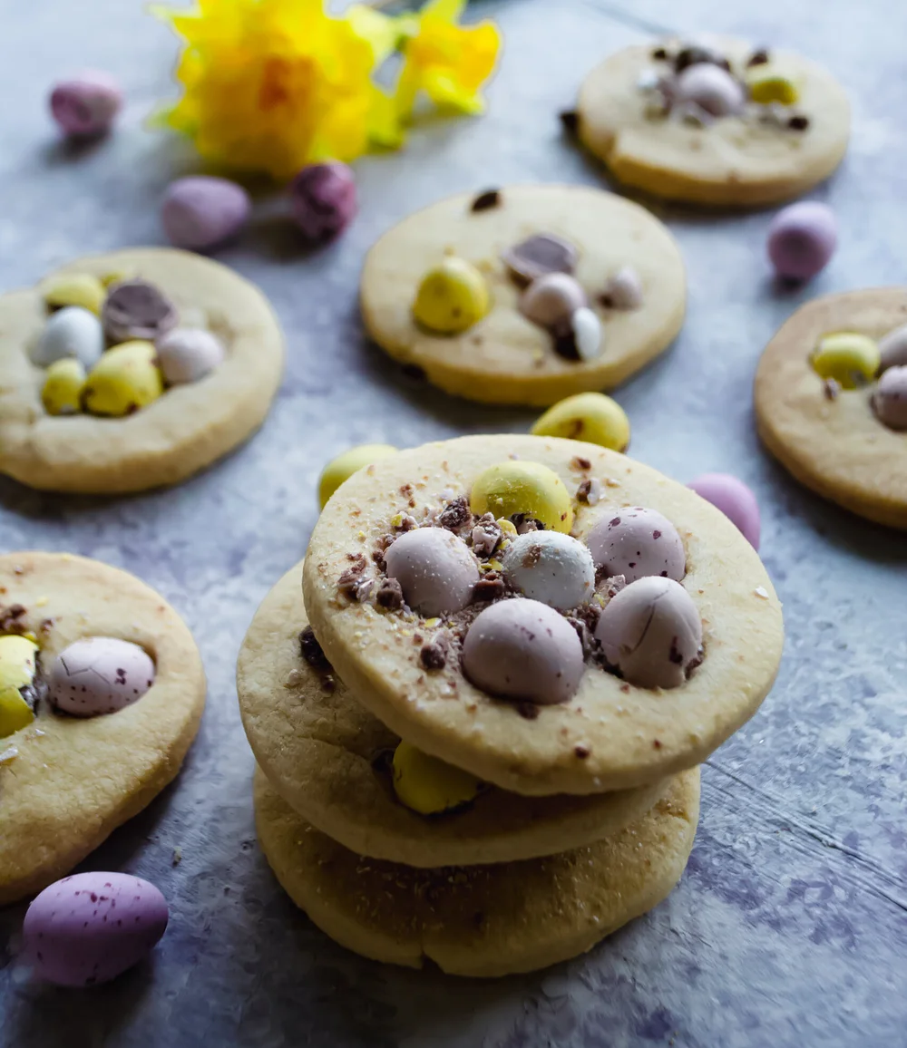 Mini Egg Shortbread Cookies — Charisse van Kan