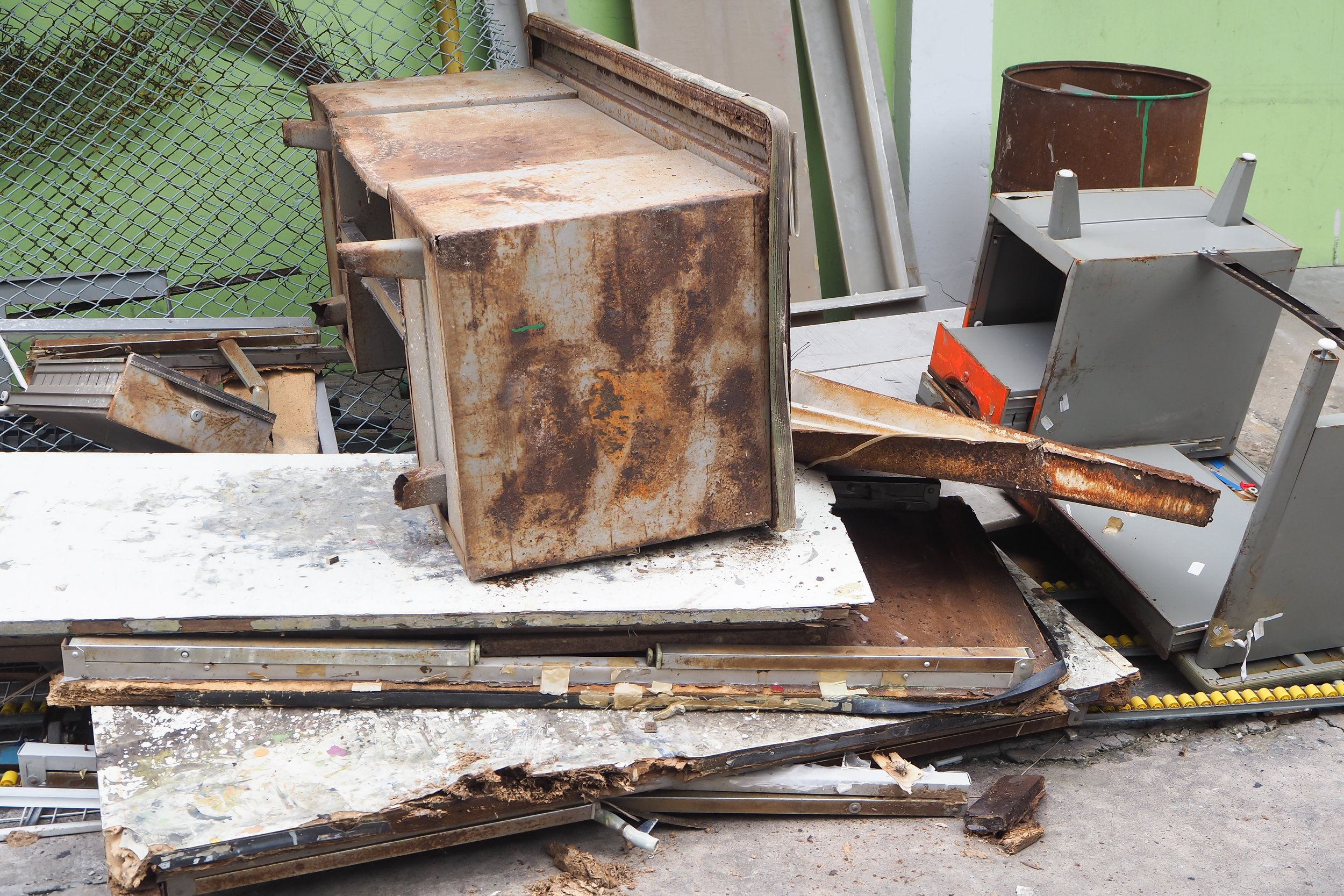 3 Tips For Working With a Junk Removal And Hauling Company
