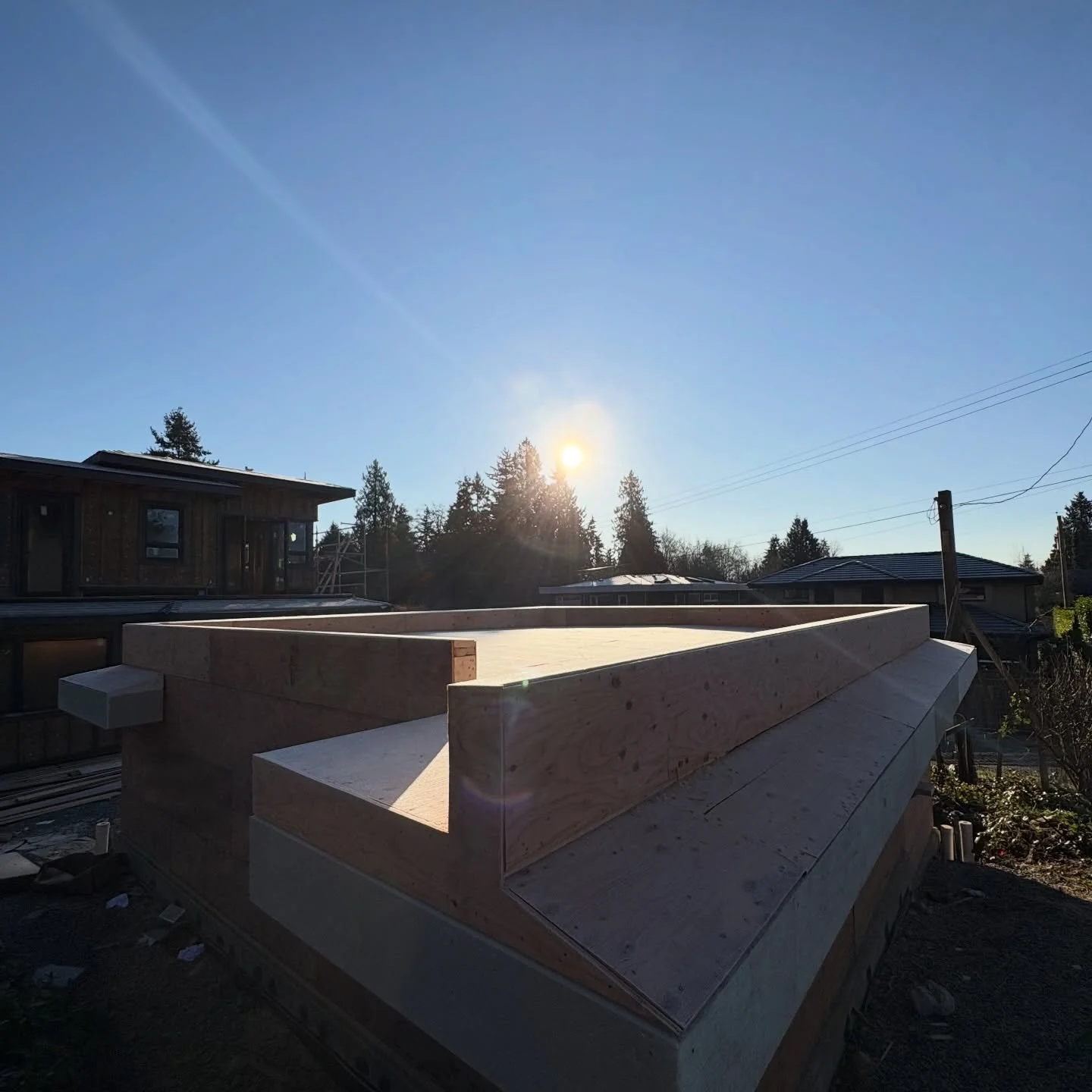 Nothing better than catching winter sun in BC to push exterior work forward between rainy days ☀️

#BCbuilt #CustomHomes #NorthVancouver #QualityCraftsmanship #ExteriorFinishing