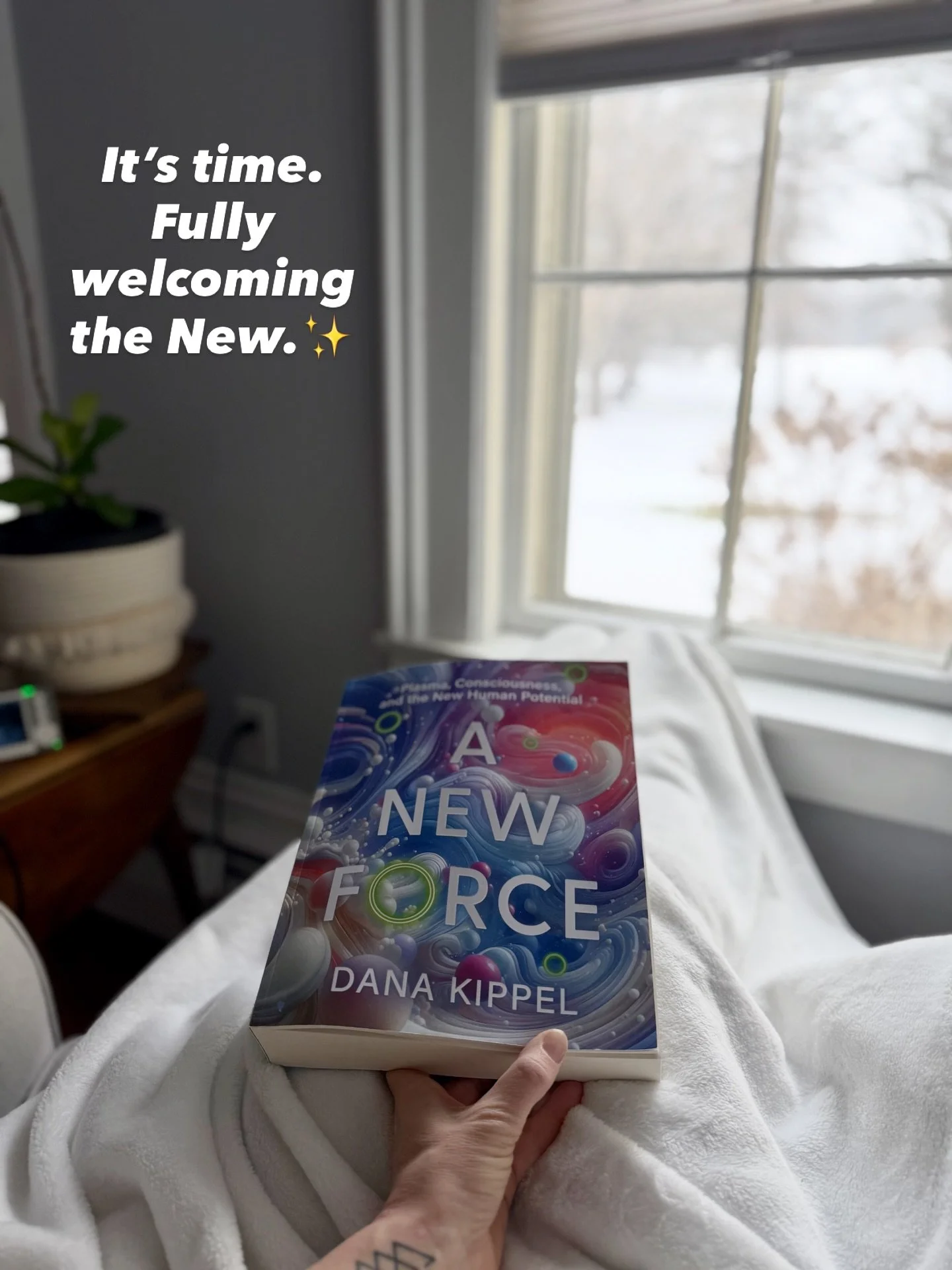 I couldn&rsquo;t possibly begin to articulate the brilliance @dana.thealien is bringing through with this book. If you&rsquo;re into metaphysics, spirituality, science, consciousness, or anything related to human health- you&rsquo;re going to want to