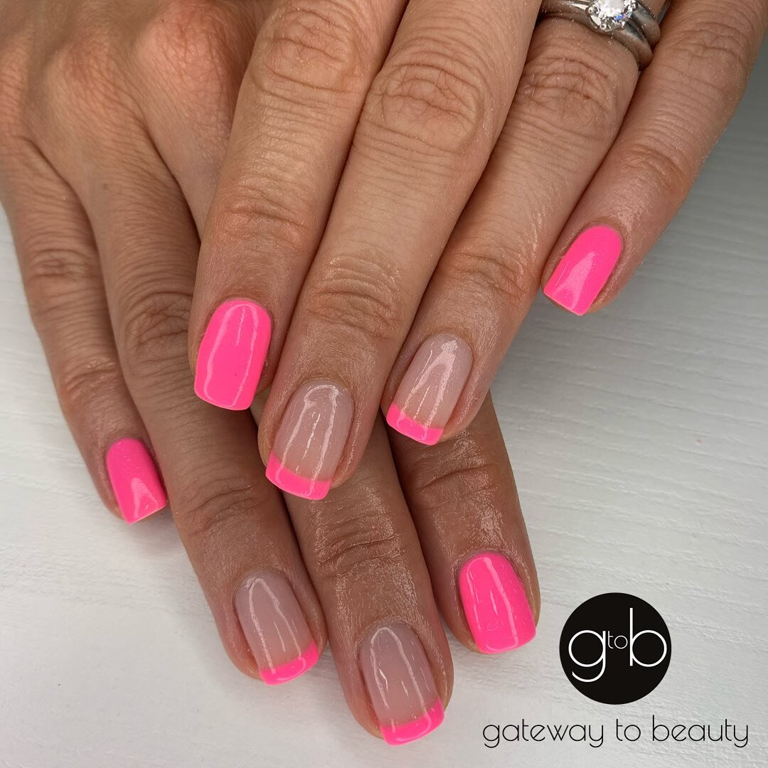 💖O B S E S S E D 💖
How gorgeous are these. I mean HOW GORGEOUS. Enjoy your weekend honeys! 
Hopefully we will be cheering this Sunday 📣 is it coming home? WE HOPE SO! 
.
.
.
.
.
.
#nail #nails #nailart #nailsofinstagram #nailinspo #naildesigns #na