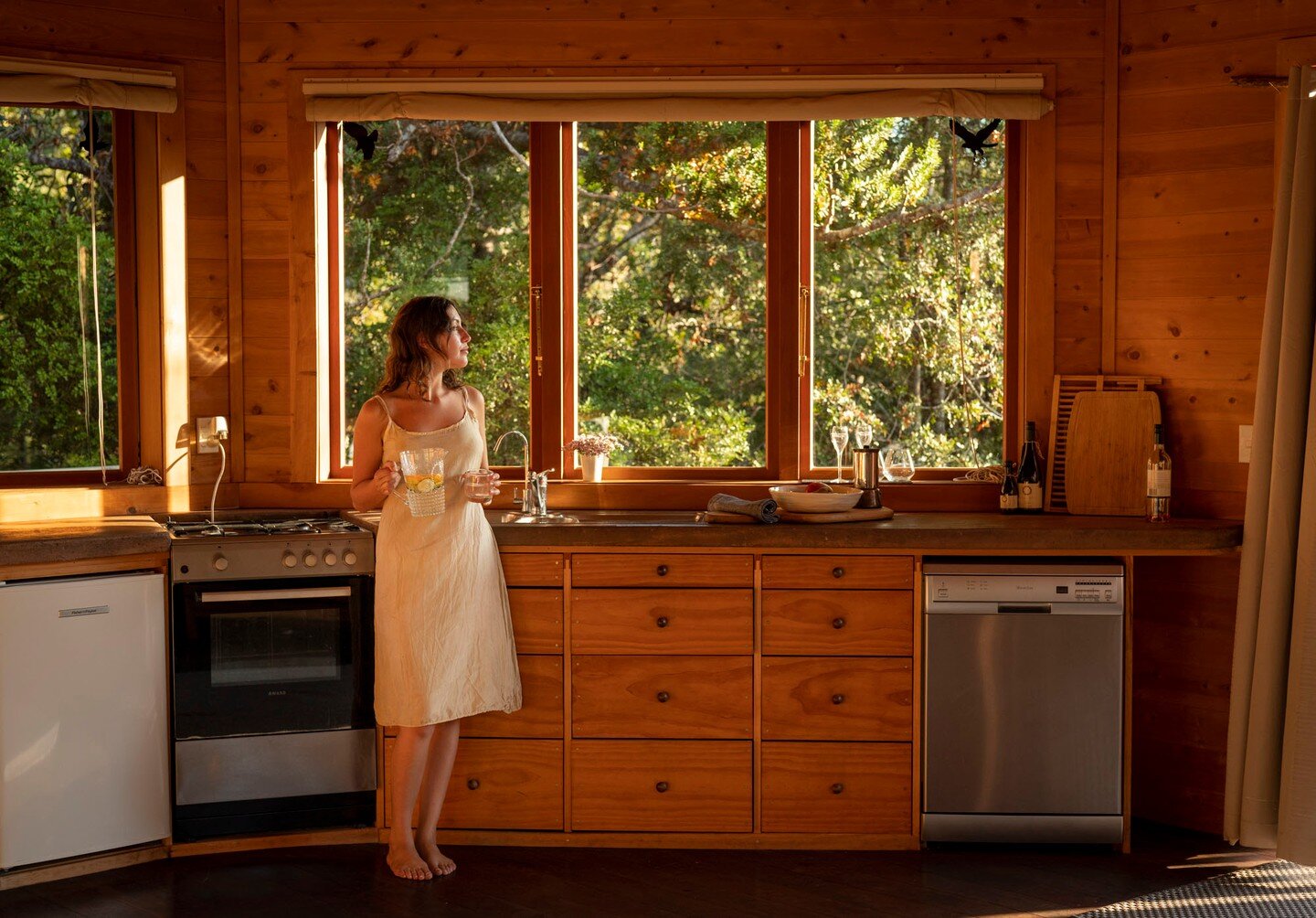 Yes, there is a full kitchen with everything you need. 👩&zwj;🍳🌈🥕

#treehouseliving 
#treetopcooking