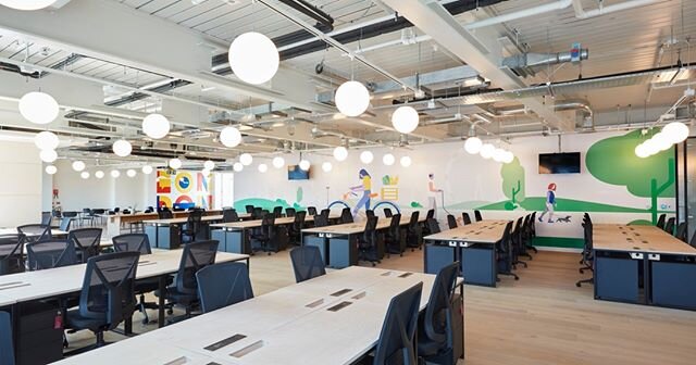 Graphics are your friend.  Graphics and art add personality to the space.  Nice work @hootsuite London⁠
.⁠
.⁠
.⁠
.⁠
#design #interiordesign #work #business #workspace #architecture #interior #furniture #designer #inspiration #cooloffice #coolofficesp