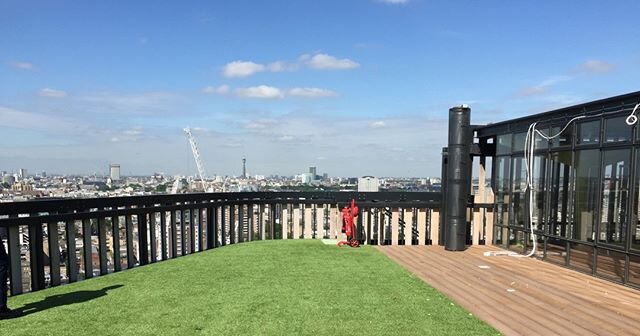 Rooftop common space at the White Collar Factory in London⁠
.⁠
.⁠
.⁠
.⁠
#design #interiordesign #work #business #workspace #architecture #interior #furniture #designer #inspiration #cooloffice #coolofficespace #lightingdesign #office #officedesign #c