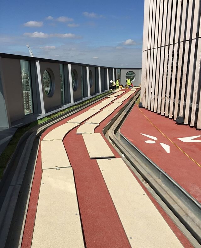 Really neat rooftop running track on top of the White Collar Factory building in London.  The removed panels show the window washing track. ⁠
.⁠
.⁠
.⁠
.⁠
#design #interiordesign #work #business #workspace #architecture #interior #furniture #designer 