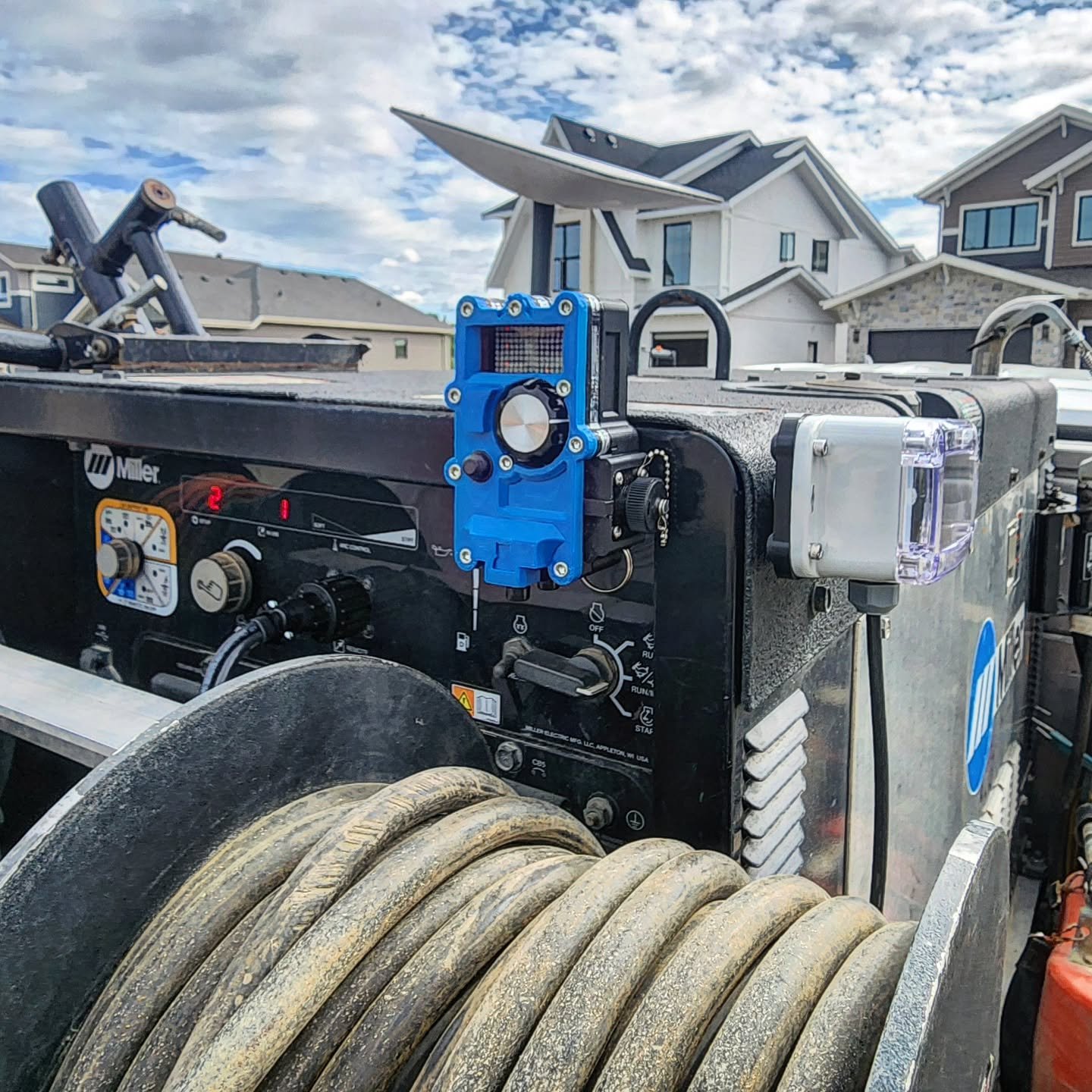 EvoR+ remote set. Comes with two attachments, up5dn5 and thumb slider. A local pickup

To activate the up5dn5 attachment, you press both buttons of the attachment and the top button of the hand remote.

To activate the thumb slider, hand remote dial 