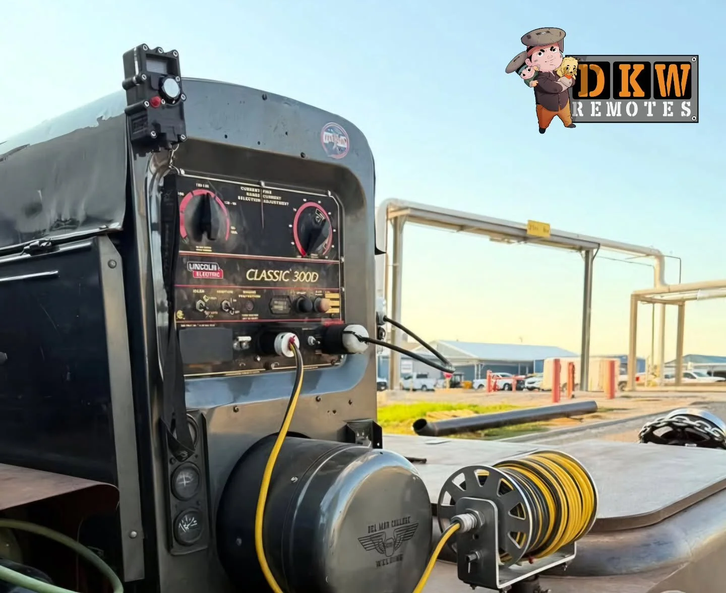 Rheox Wireless Welding Remote on this 300D is a hybrid of the Evoxidle and Plant Setup. Adds precision to a generator style machine in the form of digital control through a three turn dial and buttons which provide you even and accurate incremental j