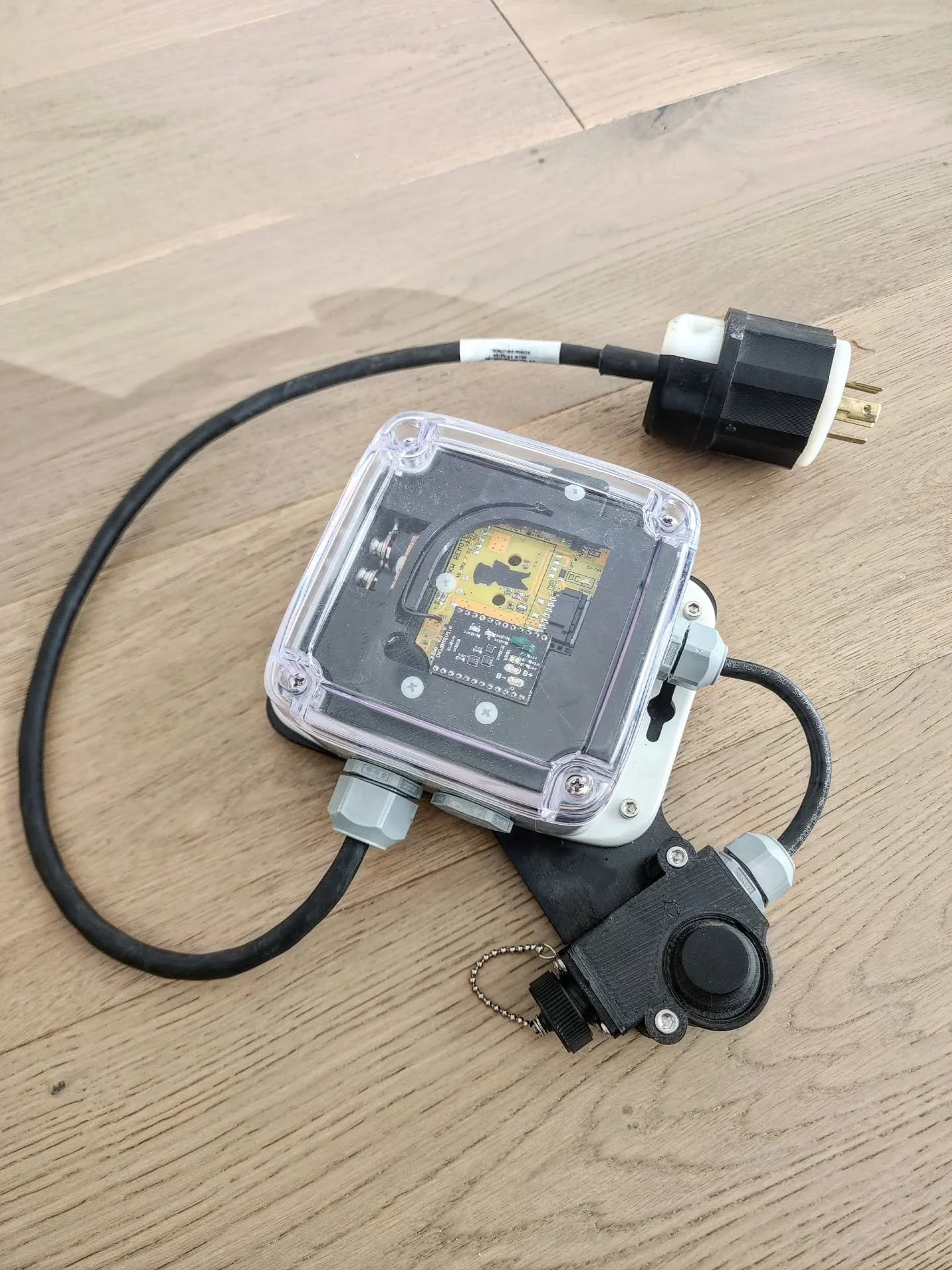 Oldie but a goodie. An original 2023 Rheox receiver came back inoperable. The main cable was twisted and broke off a lead inside. Easy fix and received a hardware revision on the board as there has been a few changes over the years 😊