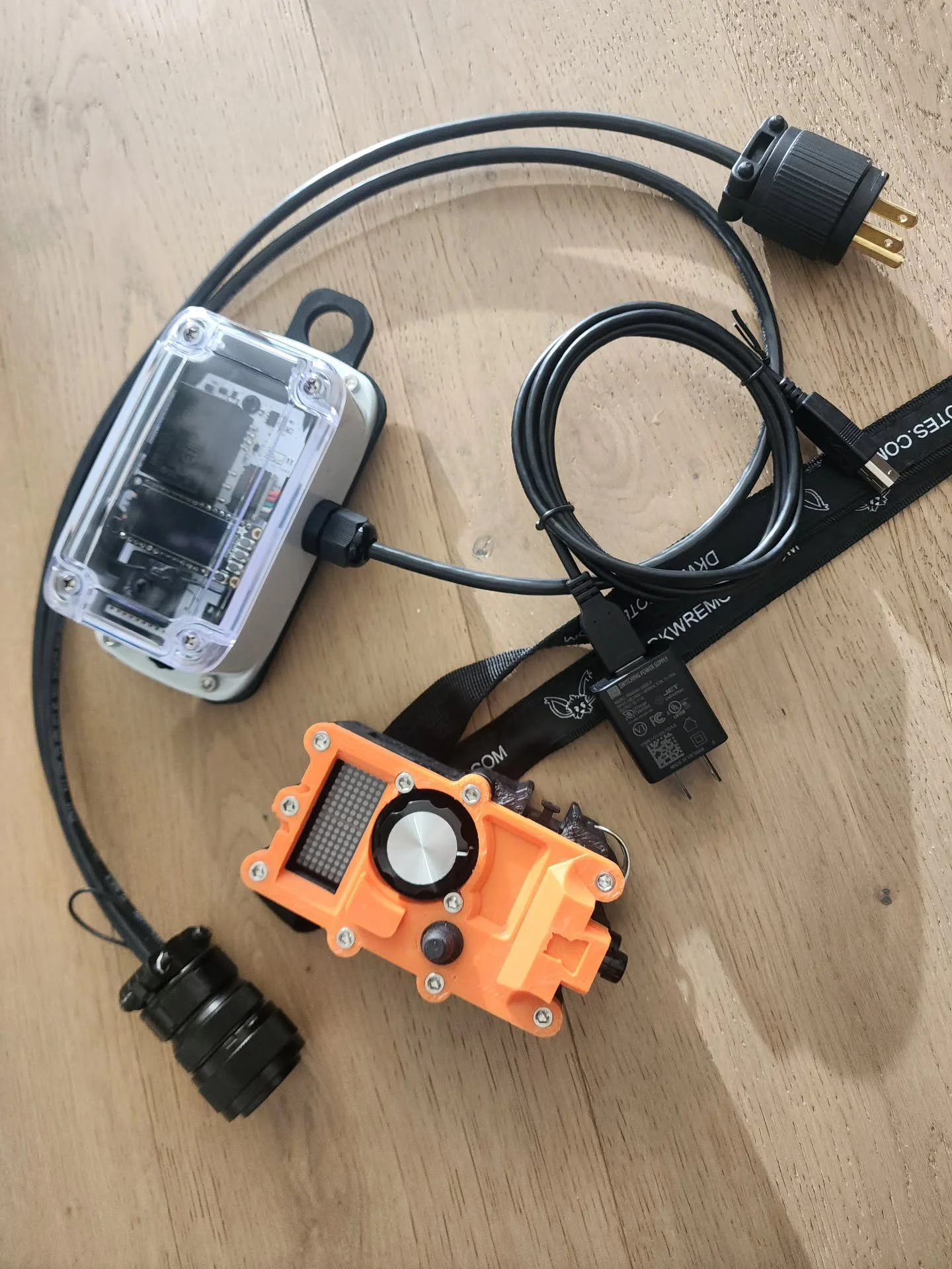 Miller setup heading to Calgary 🛫 Nice orange faceplate