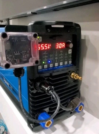 A picture of my weld setup four years ago today in my garage. I'm going to make another setup like this for my office.