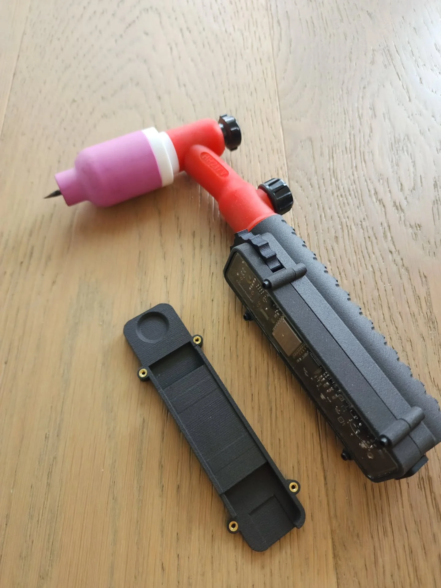 Wrapped up my work on the thumbwheel variant Gamechanger Module. Besides the lower assembly that you tape/velcro, I made a 2nd lower that combines the lower with a 150 amp style torch handle. I like how it came out 😊