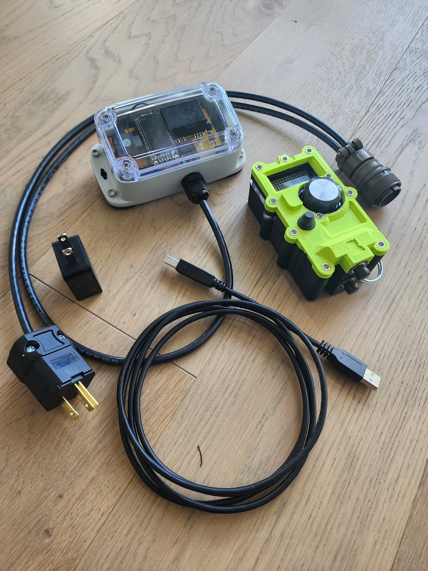 Vantage 300 Evor Remote Set. A local build head to Lloyd. Asked for brightest green I had. U got it! No lanyard included. Ran out and I am having a new lanyard design drawn out. Trying not to rush the process so I will get a interim lanyard in the me