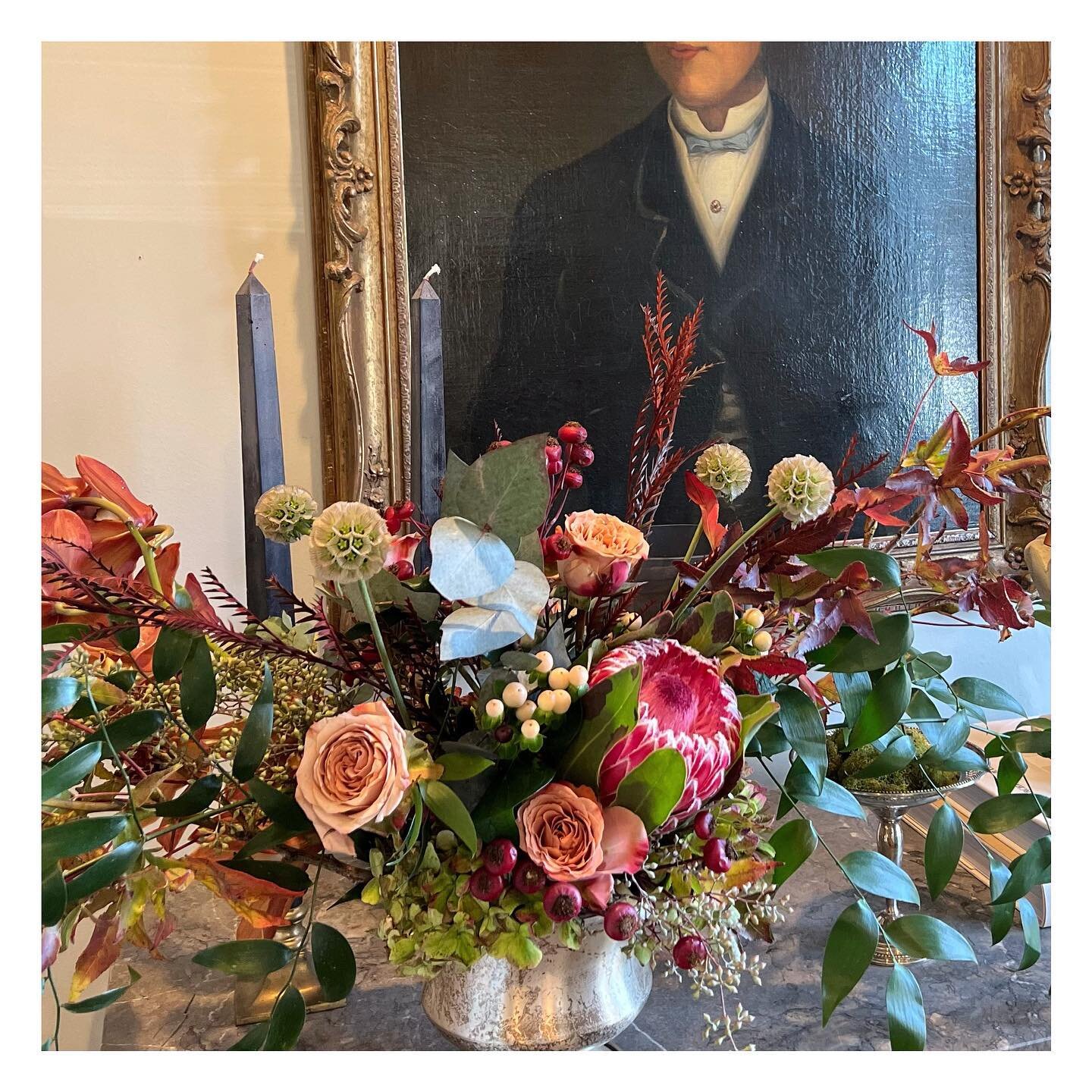 Wore my florist hat today and the table is officially set! Happy Thanksgiving to all! 🍂🦃🍁🍽 #thanksgivingtable #fallflorals #virginiamccarydesign