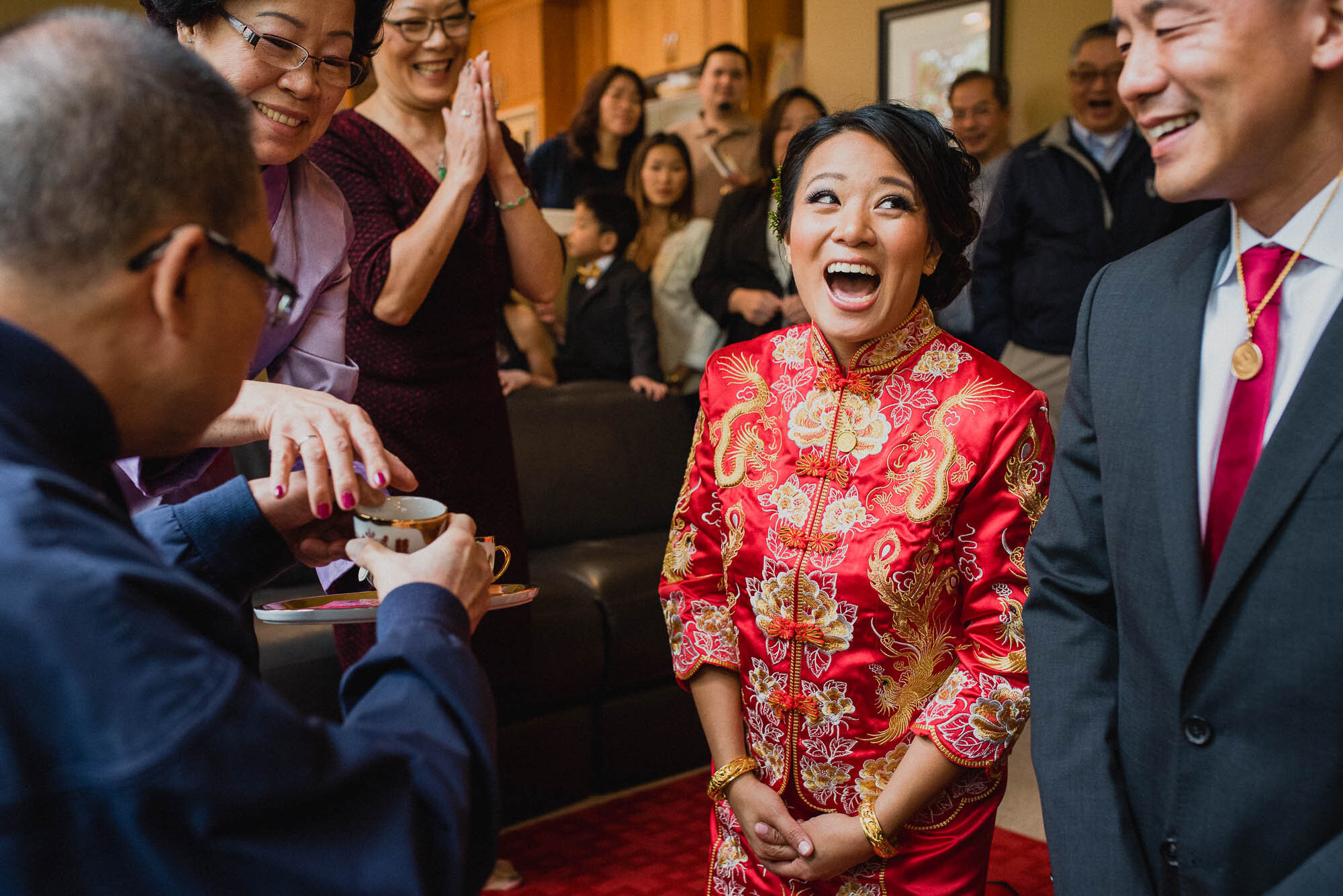 chinese-tea-ceremony-wedding-candid.jpg
