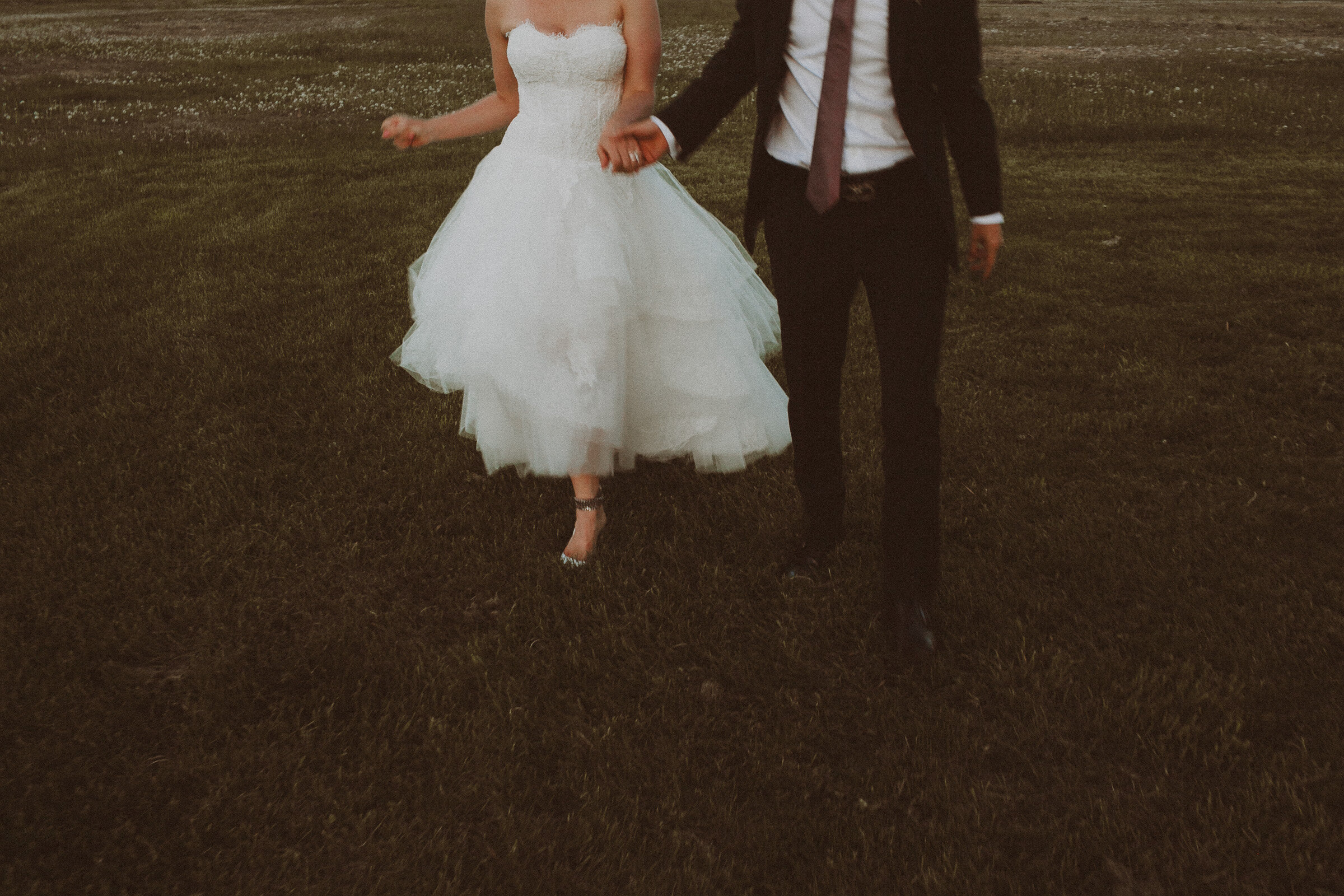 carefree_unscripted_wedding_couple_outdoors_Wyoming_destination_Wedding_Brandon_Patoc.jpg