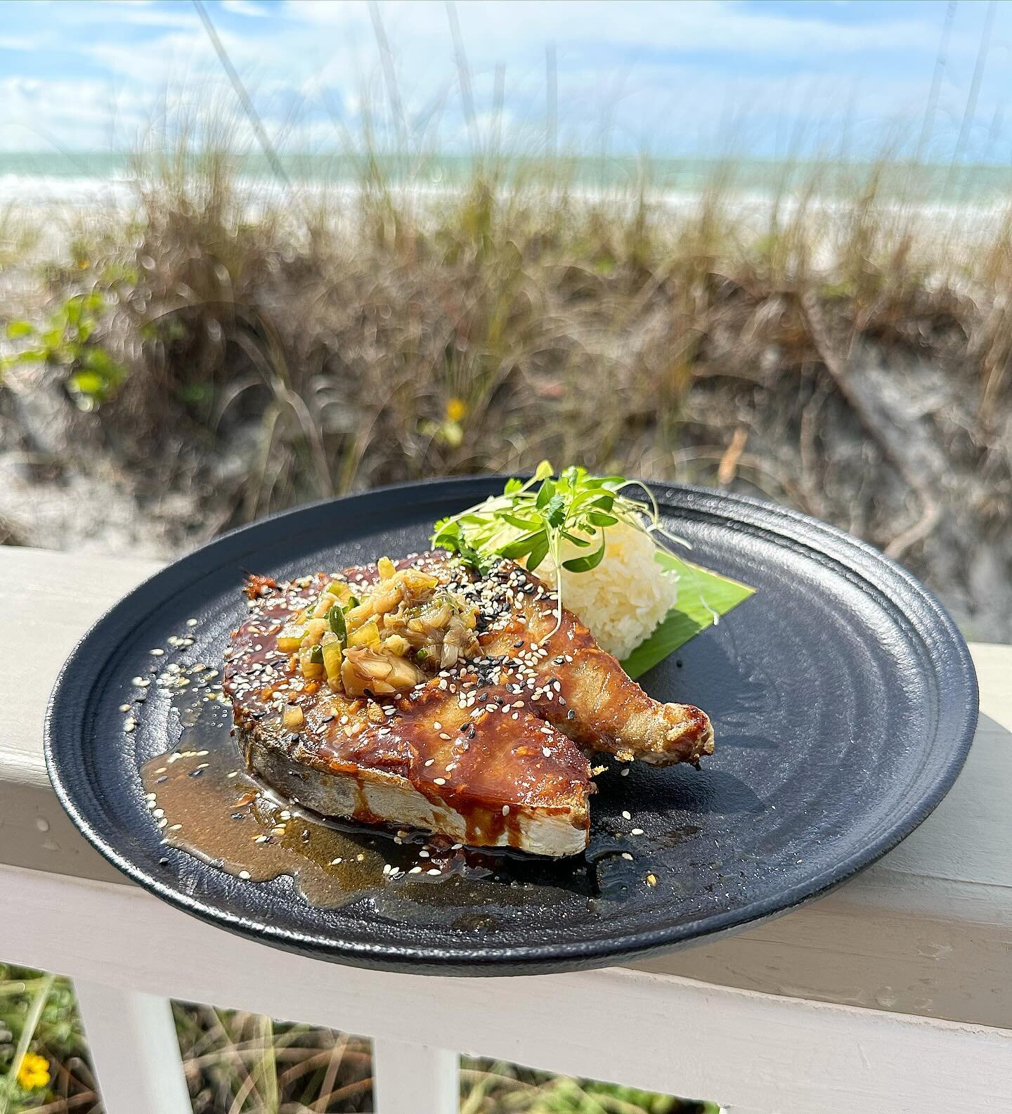 Indulge in the exquisite flavors of the locally sourced Kingfish Chop by Captain Jason Stock (@captain_jason_stock)! 🎣🍽️ Our 14-day dry-aged masterpiece is paired with white miso barbecue sauce, fragrant jasmine rice, and a delightful Mushroom and 