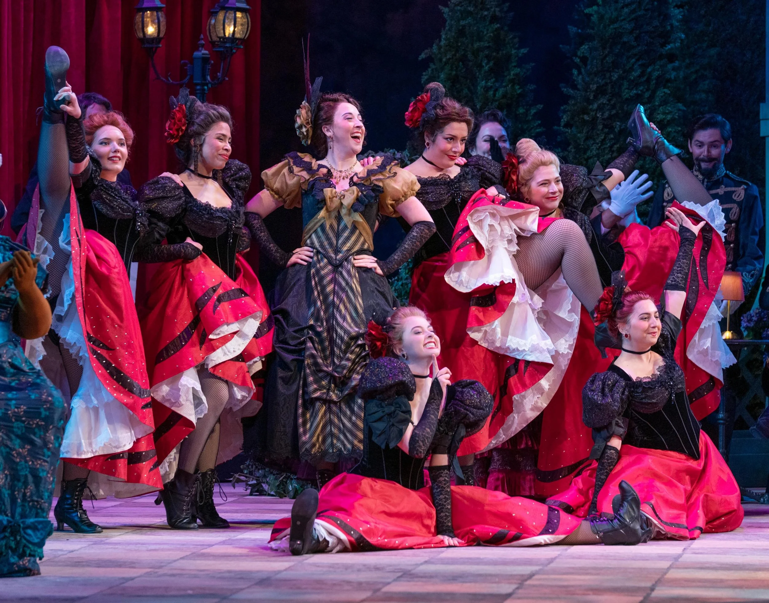 THE MERRY WIDOW PHOTO DUMP!! 💃🏻 

A little Merry Widow photo dump because, clearly, I&rsquo;m still not over this one 💋🪭✨

Captured here are some of the most special memories with the loveliest cast and team. So grateful for my third season with 