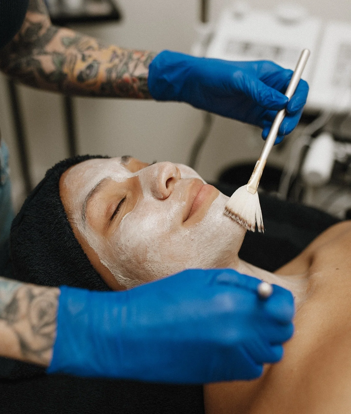 ✨ Something new (and so relaxing) has arrived at Establish 37&hellip;

We are thrilled to officially welcome two new facialists to our team &mdash; and trust us, you will not be disappointed.
From gentle double-brush applications to sculpting massage