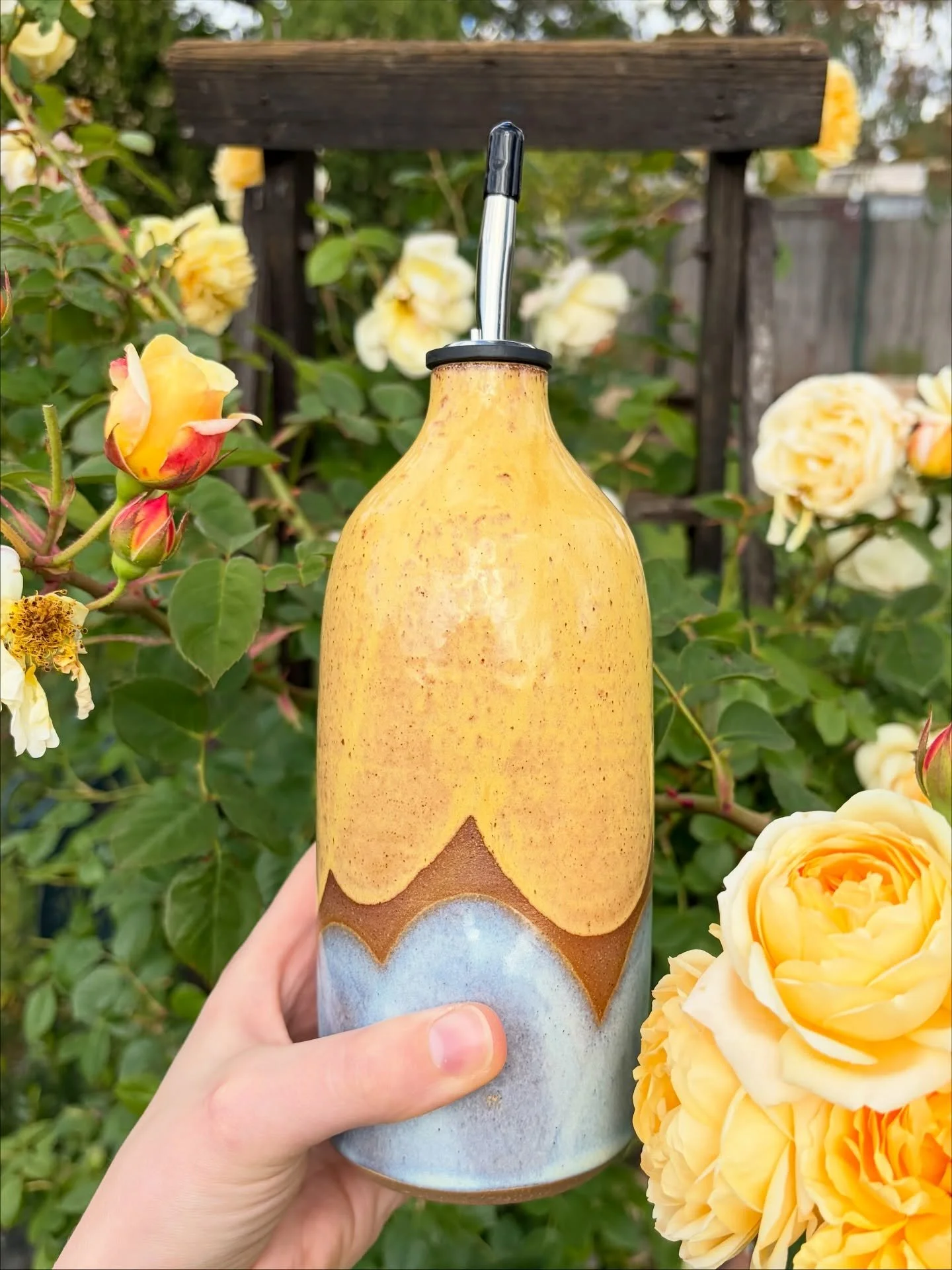 How cute is this custom oil bottle to match the utensil holder! I love them 🥰