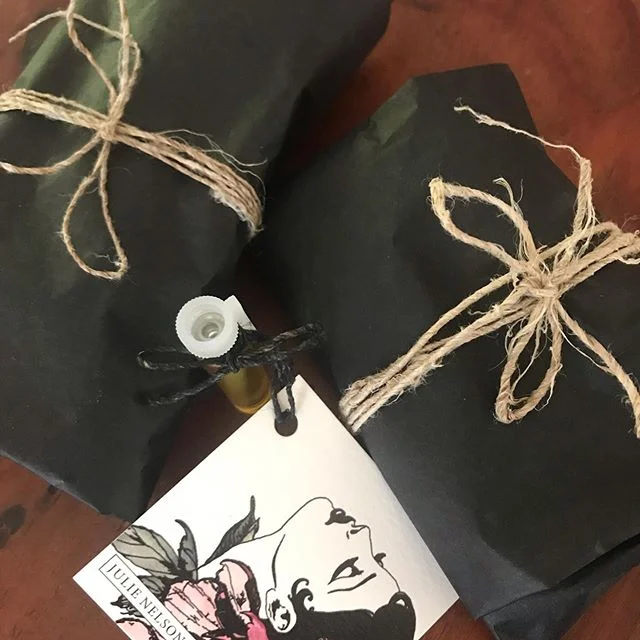 This  bespoke parfum is on her way to New York and I am looking forward to her being received by her wearer 🌺✈️🌸 I absolutely love my business!!!
.
.
.
.
.
#parfum #perfume #fragrance #beauty #bespoke #botanical #buyfromthebushthischristmas #scent #naturalperfume #fragrantflowers #artist #oneofakind #signaturescent #beatifilbotanicals #julienelsonartisanperfumer #parfumerie #lifestyles #luxury #opulence  #sexy #sensual #scentualexperience