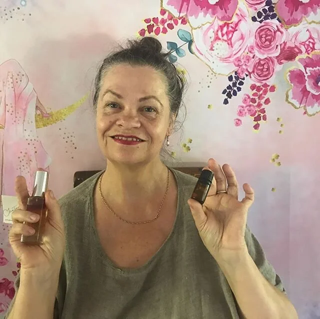 Which do you prefer your perfume -
- anointing high concentration 
or an atomiser spray perfume? 
#perfume #fragrance #scent #customperfume #customfragrance #signatureperfume #signaturefragrance #naturalperfume #naturalperfumery #eaudeparfum #eaudetoilette #eaudeperfume