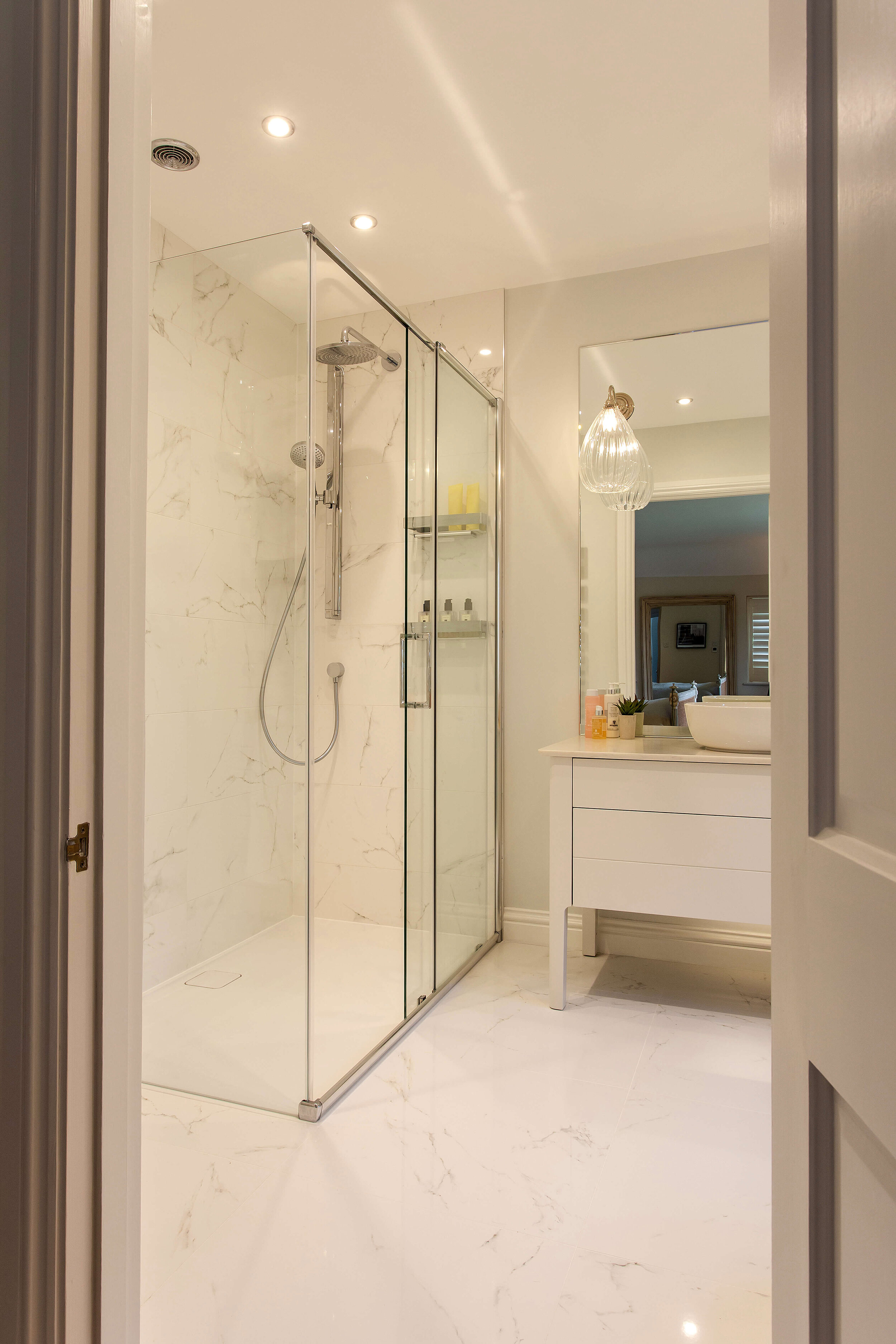 white and marble en suite