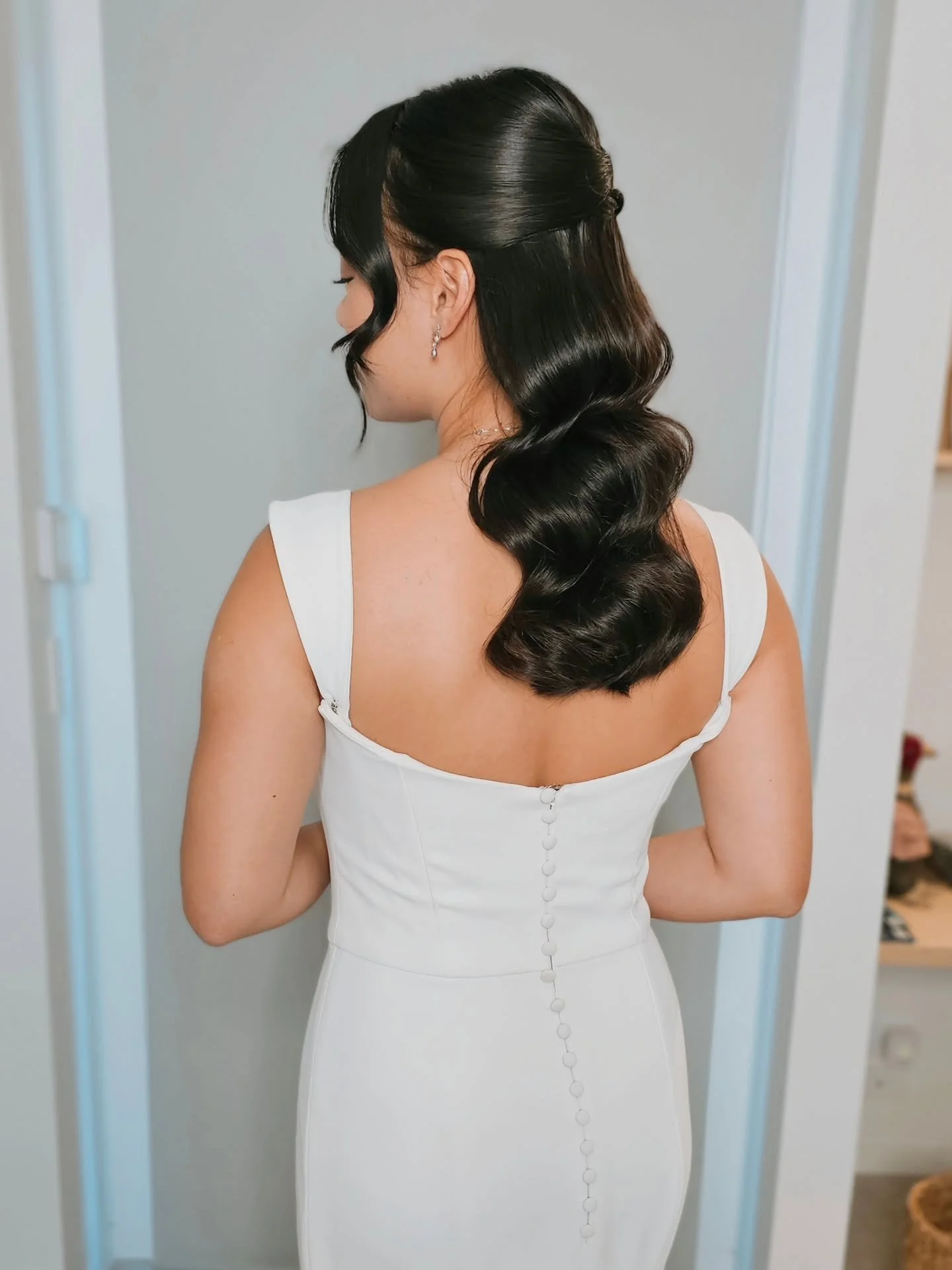 I did a lil photography for my gorgeous bride Samantha as her actual wedding photographer wasn't booked for her 'getting ready' location. 💕📸
Bride and mum's makeup + hair by @clarettefx_beauty 
#gettingreadyphotos #retouchedbyme #ᴡᴇᴅᴅɪɴɢᴘʜᴏᴛᴏɢʀᴀᴘ