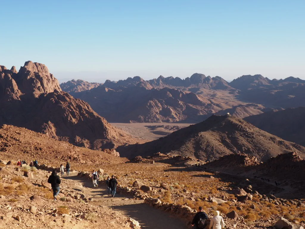 L'ascension du Mont Sinaï, un désert de roche.