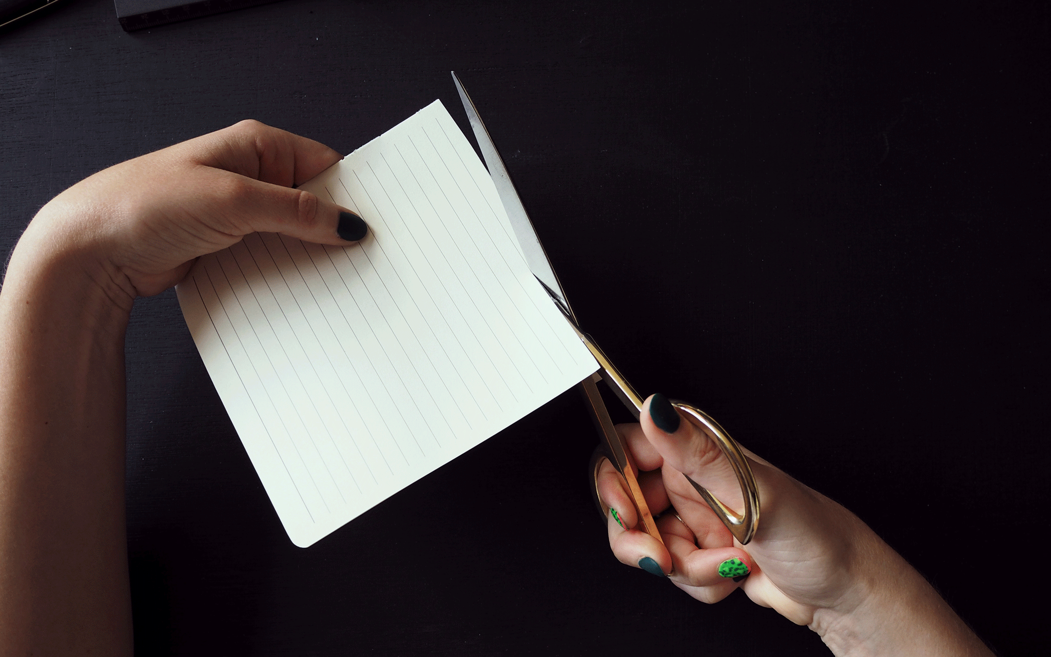 Ring-sizing-at-home-cut-the-paper-gif-SLABjewellery.gif