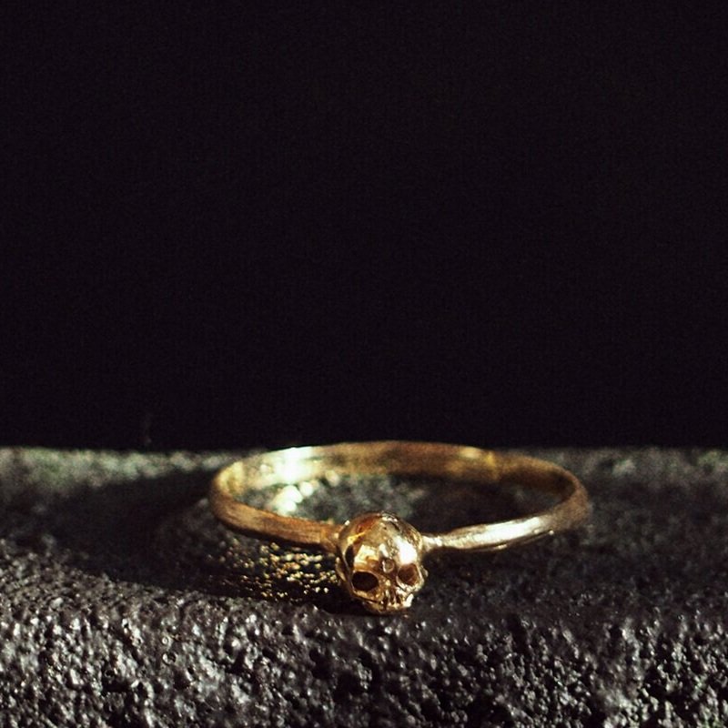 Blanche-micro-skull-ring-gold-SLAB-Jewellery.jpg
