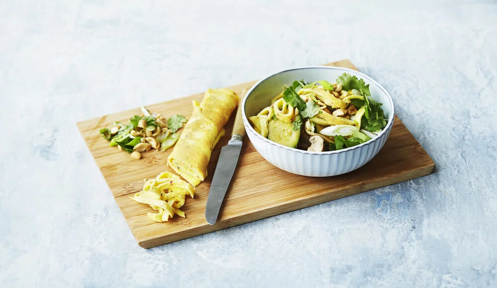 Nudelret med strimlet omelet