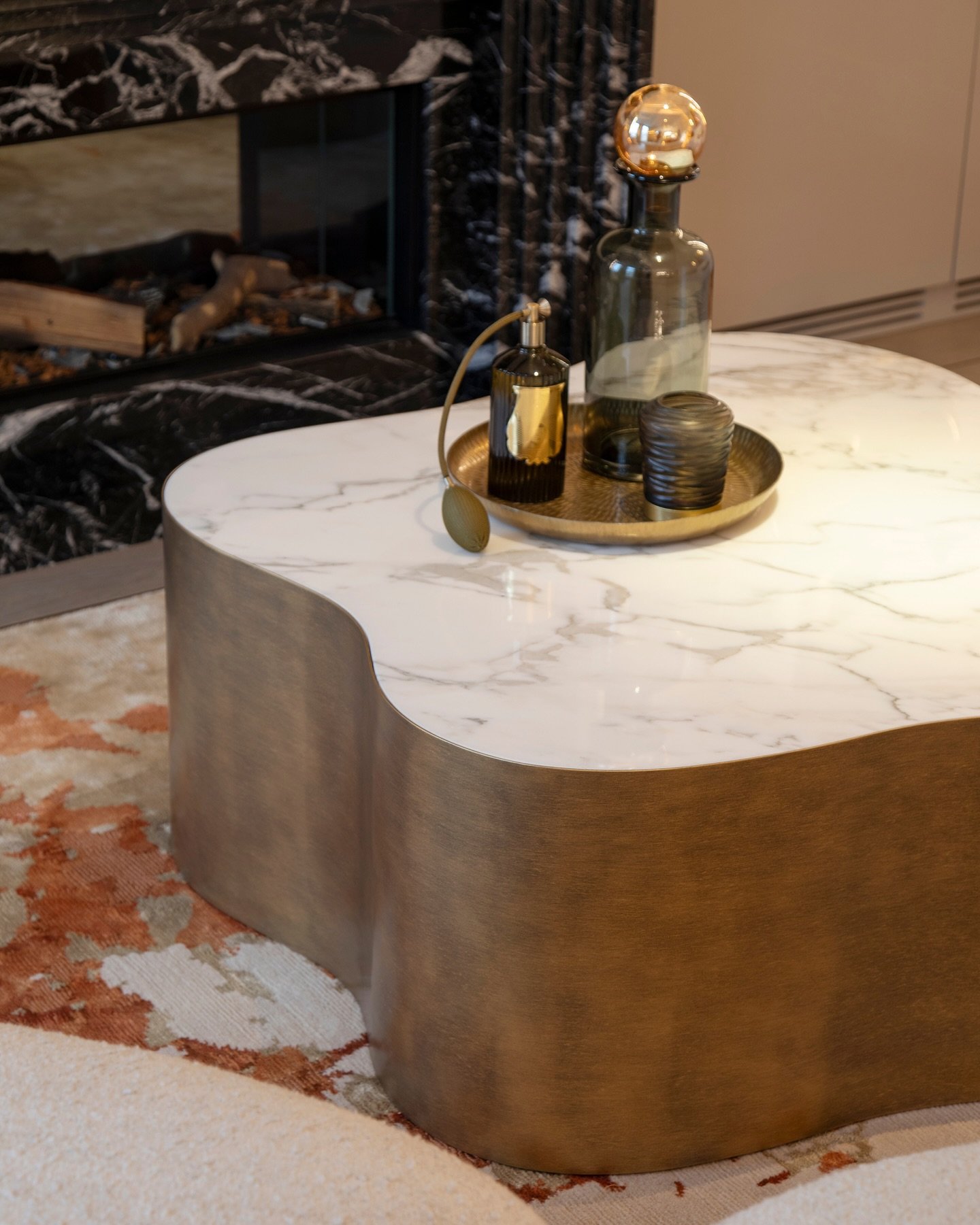 The coffee table: a quiet centrepiece that brings balance, texture, and personality to a space.
Whether layered with books, softened with florals, or kept intentionally minimal, a well-chosen table grounds the room and invites conversation.⁠
⁠
In rec