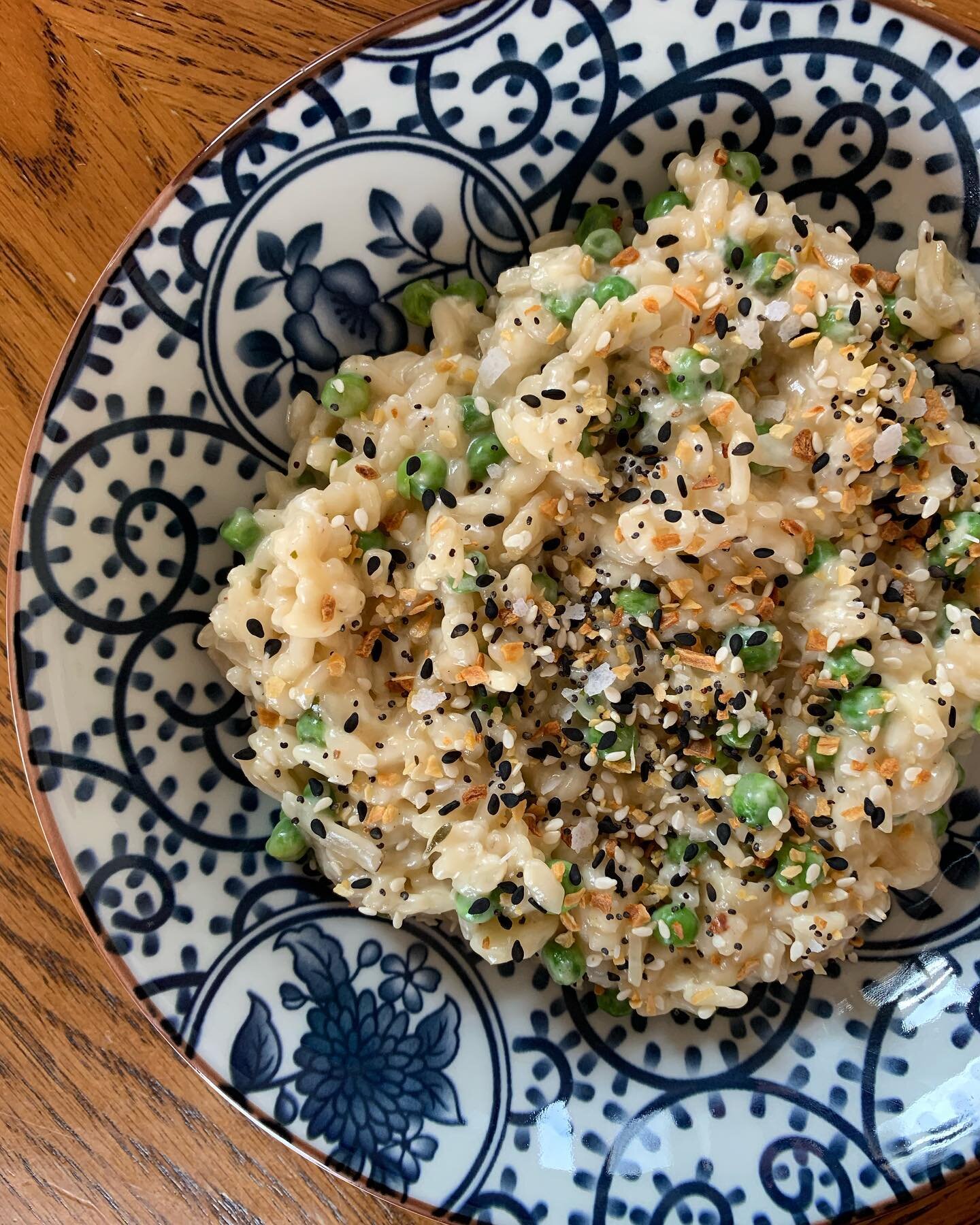 I&rsquo;ve had a crazy busy two weeks with zero motivation to cook or take food photos 😕 I I had to get creative with my limited groceries, so I present you with this EVERYTHING BAGEL RISOTTO! Not the prettiest, but definitely satisfying that savory