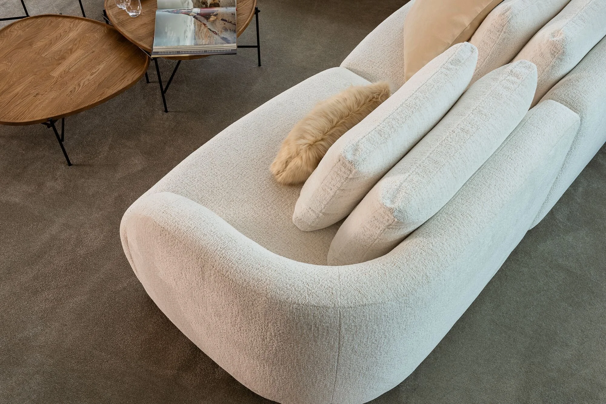 Medusa sofa – Modulaire luxe met organische vormen — BEDS