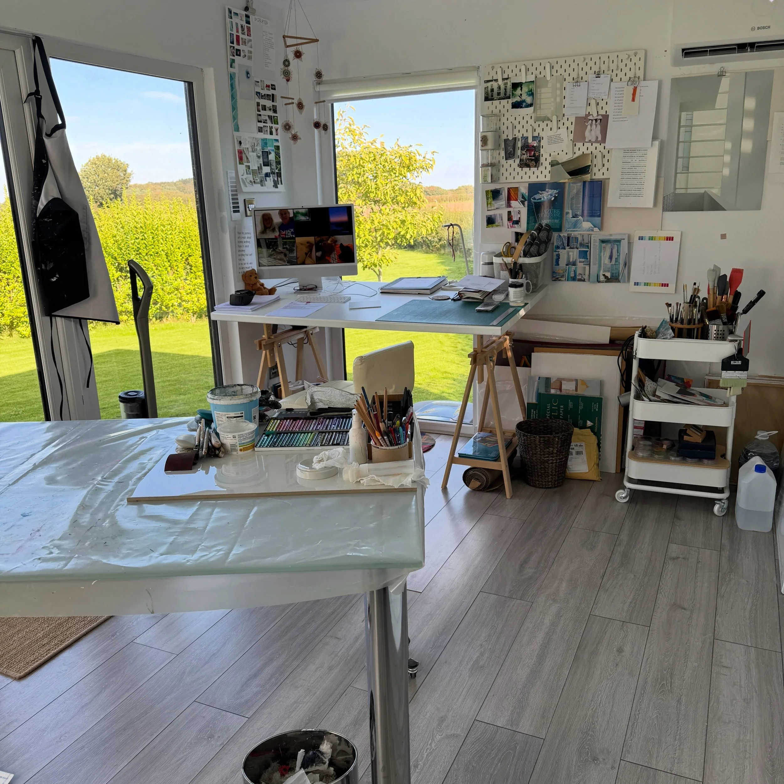 Big clean up in the studio post-Art In The Barn - now to prepare for Art Fair Cheshire which begins next week! 
Hopefully.  We have everything crossed that by the end of this week we will have good news about our &lsquo;family situation&rsquo;🤞🤞🤞
