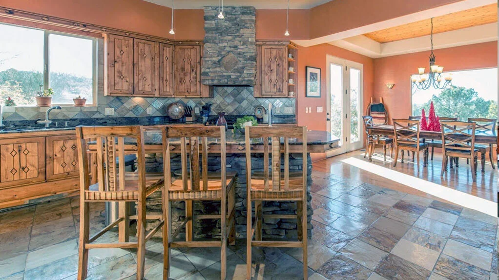 kitchen_before.jpg