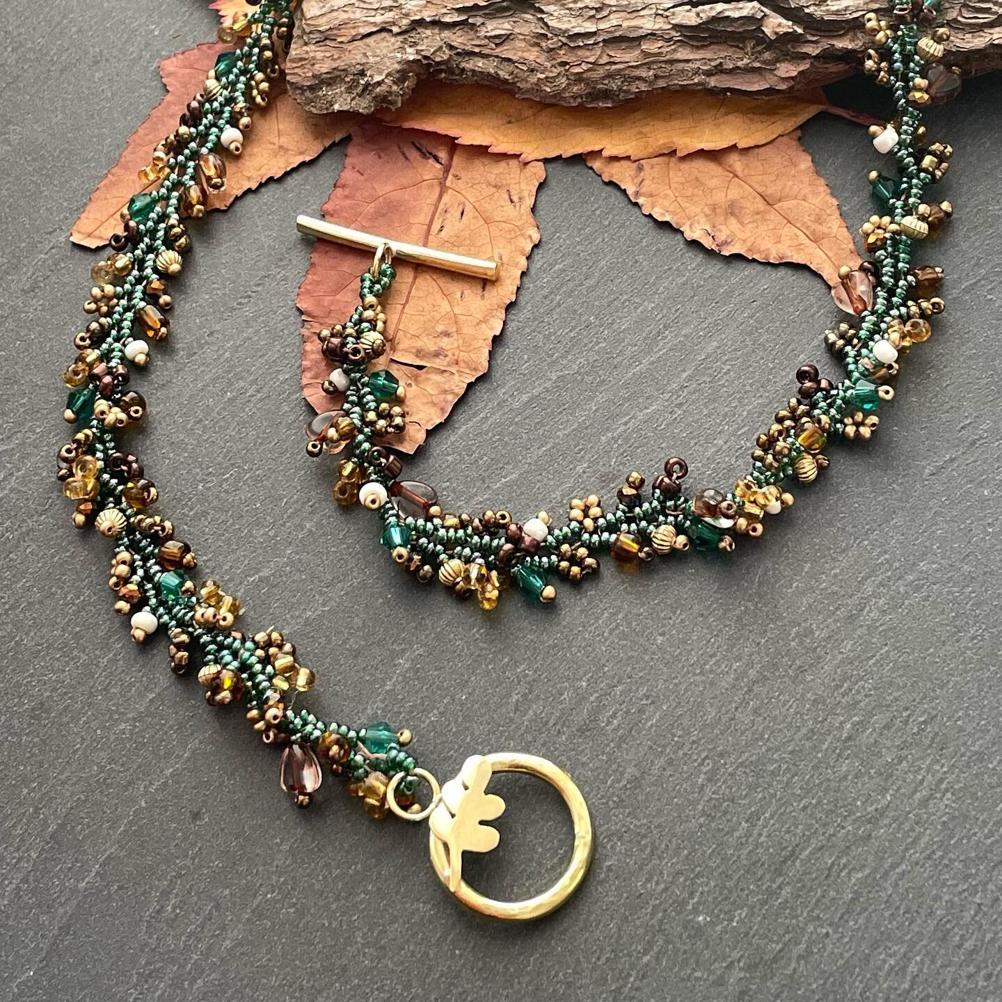 Beaded necklace with handmade toggle clasp. 
.
.
.
#floralnecklace #bohojewelry #naturejewelry #sustainablefashion #sustainablejewelry #bohofashion #christmasgifts #statementnecklace