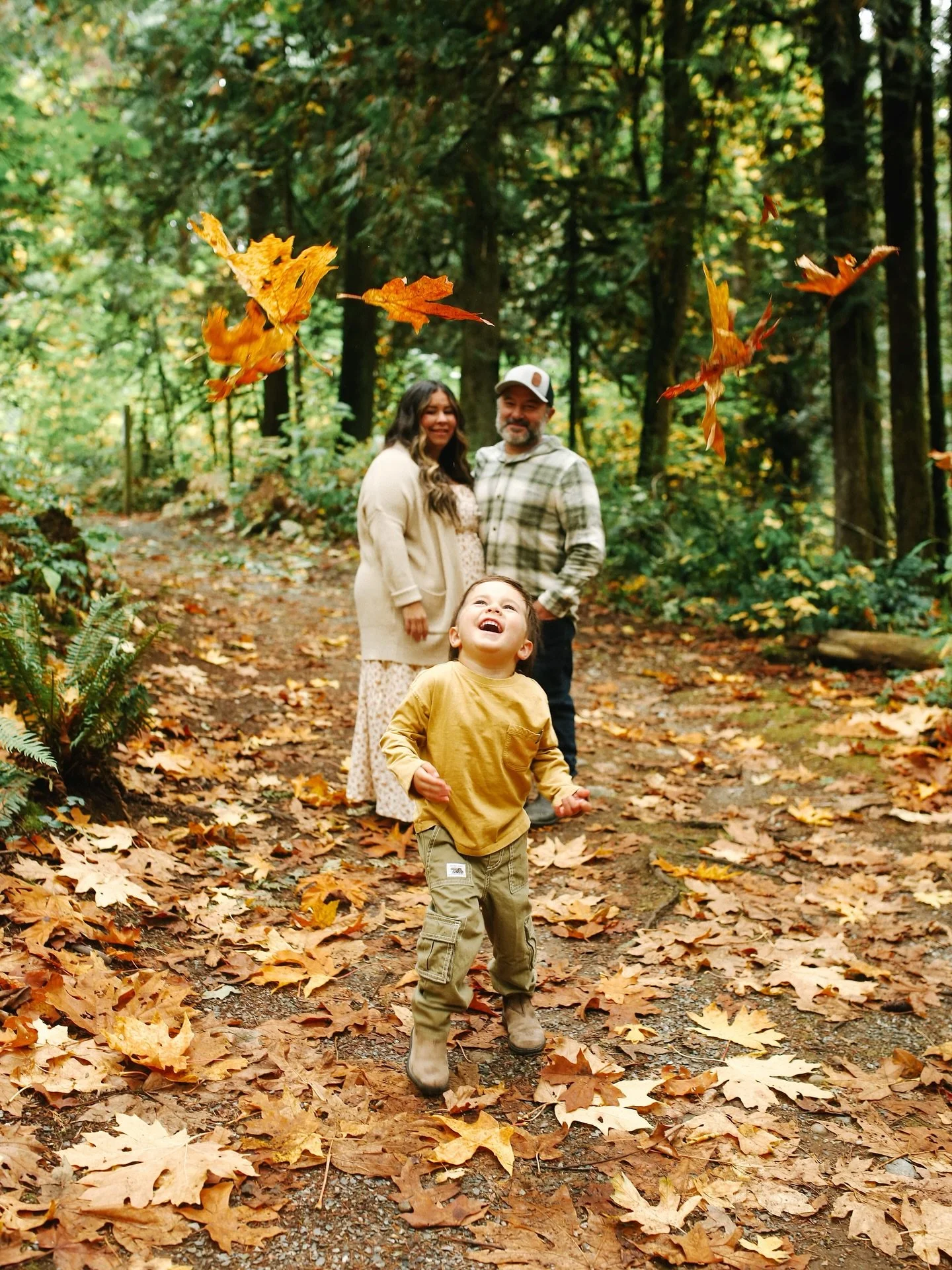 Fall leaves &amp; belly laughs 🍂

#kthomphoto #fallphoto #fallphotosession #fallfamilyphotos #fall2025 #familyphotosessions #duncanbc #cowichanvalley #cowichanvalleyphotographer #cowichanvalleybc #vancouverislandbc #brightangelpark #vancouverislandp