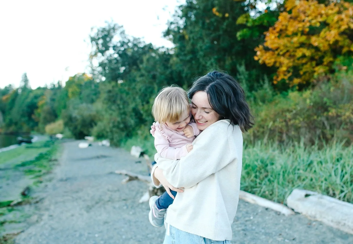 Cozy Fall beach vibes for this beautiful family 🍁🍂

#kthomphoto #cowichanvalleyphotographer #cowichanvalleybc #cobblehillbc #duncanbc #vancouverislandlife #vancouverislandphotographer #cowichan #explorecowichan #beachfamilyphotos #fallfamilyphotosh