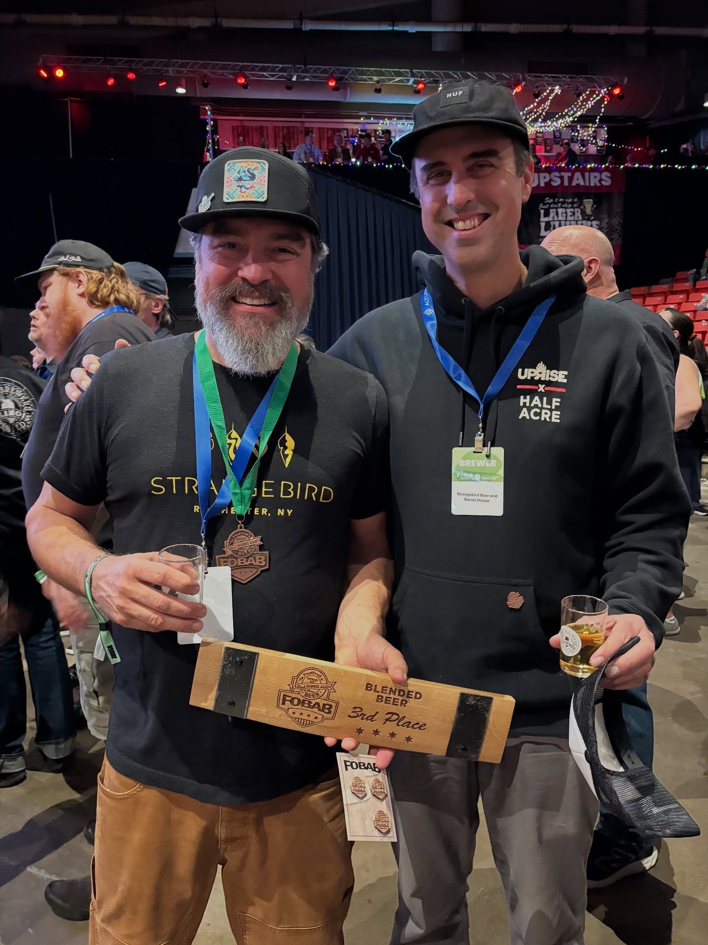 🥉Birdcatcher won bronze in the Blended Beer category at the Festival of Wood and Barrel Aged Beer competition in Chicago, IL!

Birdcatcher is a @strangebirdbeer x @suncatcherbrewing collab. This beer is a blend of sour Golden Ale aged one year in Fr