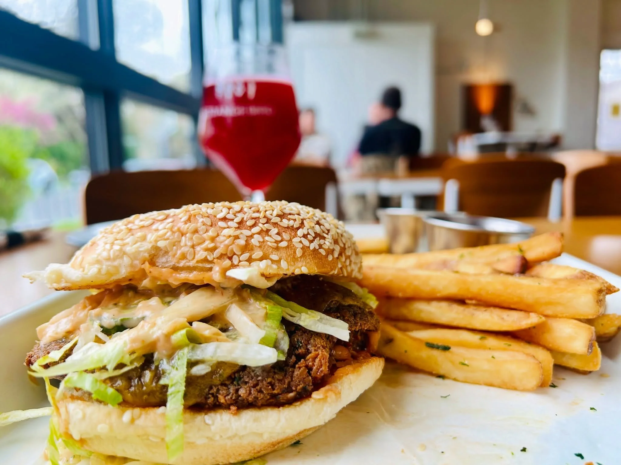 Swipe for some killer specials from Chef @ntstahl @andy_dski and the kitchen team to fuel your weekend hang. ➡️

🍔Falafel Burger made with red lentils &amp; tofu, topped with cheddar, lettuce, &amp; pickles. Served on a seeded roll with fries. (vega