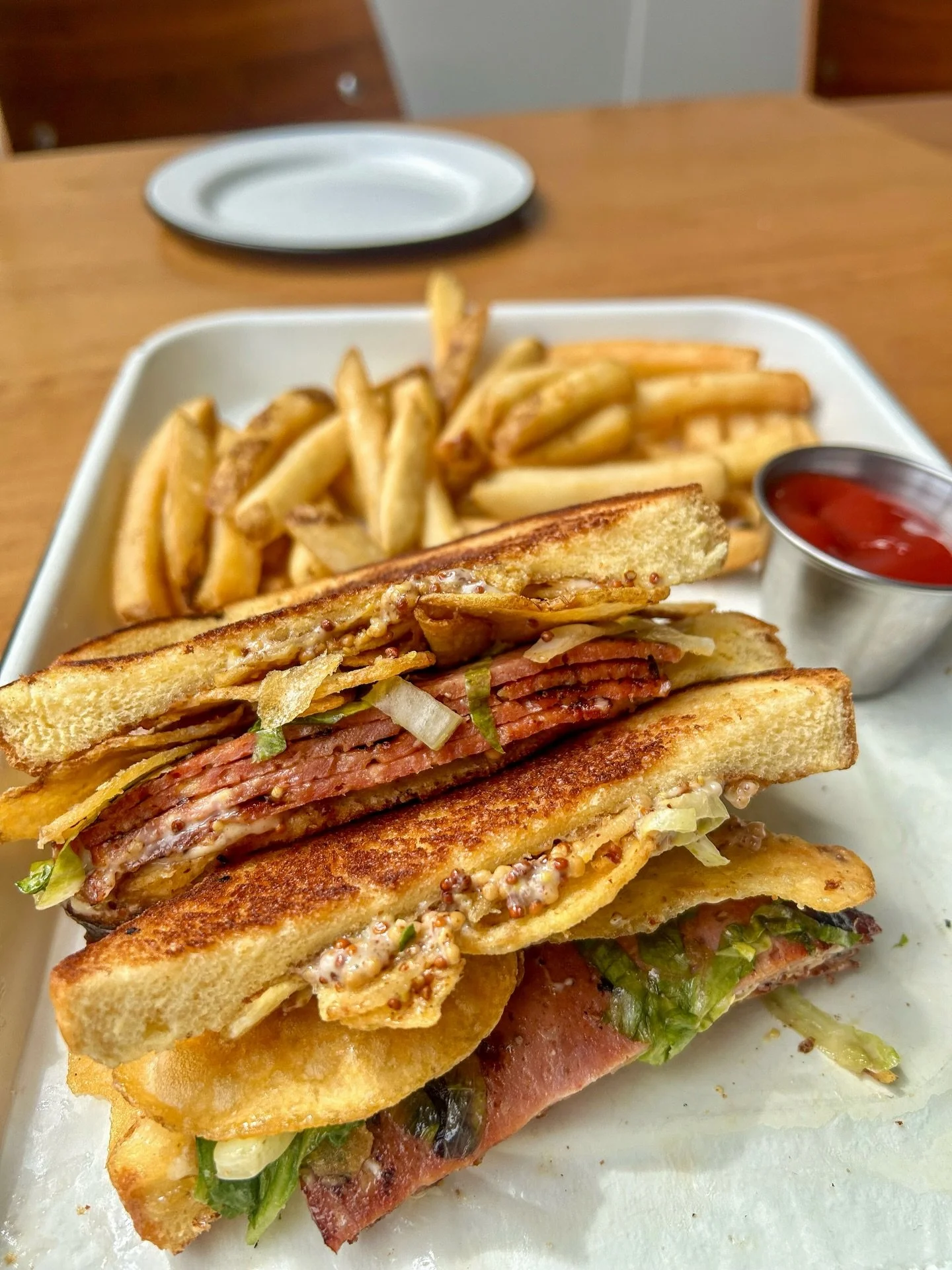 Holiday weekend plans? We&rsquo;ve got you covered! Swipe ➡️ for some of our food specials this week
 
✨Smoked Bologna Sandwich with cheddar cheese and pickled pepper studded bologna, mayo, black garlic beer mustard, lettuce, chips, toasted potato br