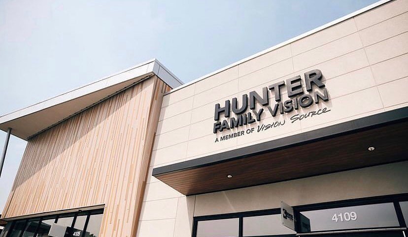 Do yourself a favor this week - get your eyes checked, buy new glasses, feel amazing 🤓😎 @hunterfamilyvision