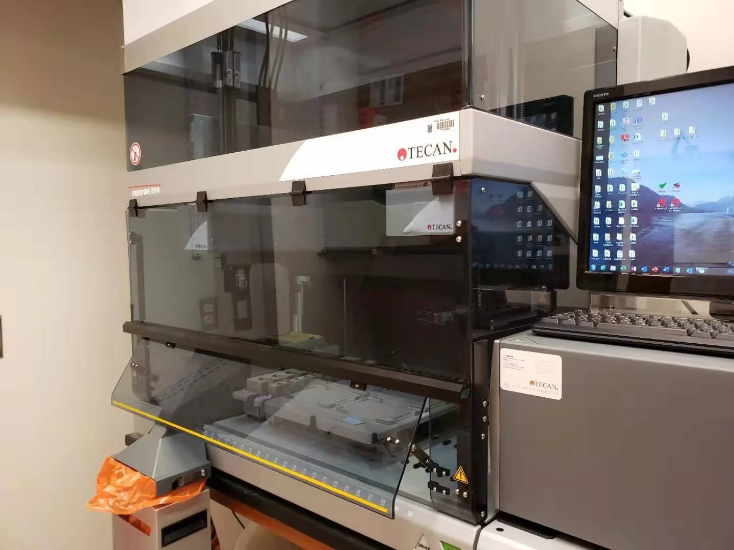 Robotic arm liquid handling system